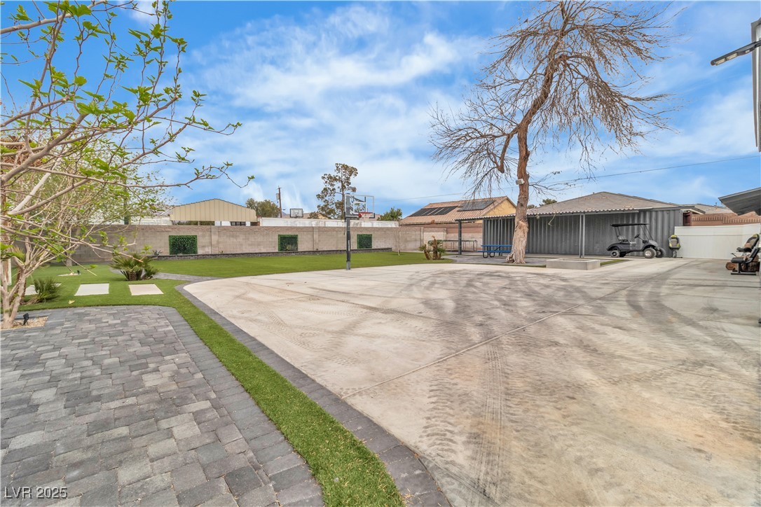 5700 North Torrey Pines Drive