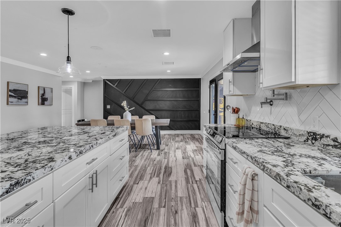 5700 North Torrey Pines Drive