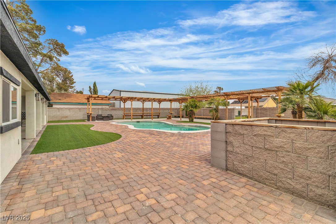 5700 North Torrey Pines Drive