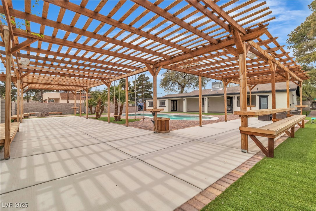 5700 North Torrey Pines Drive