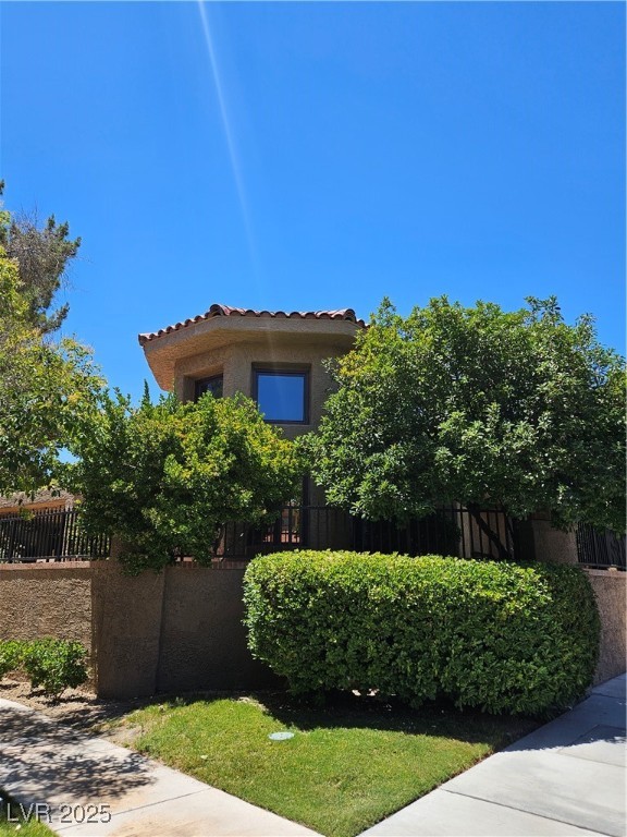 7201 Mission Hills Drive