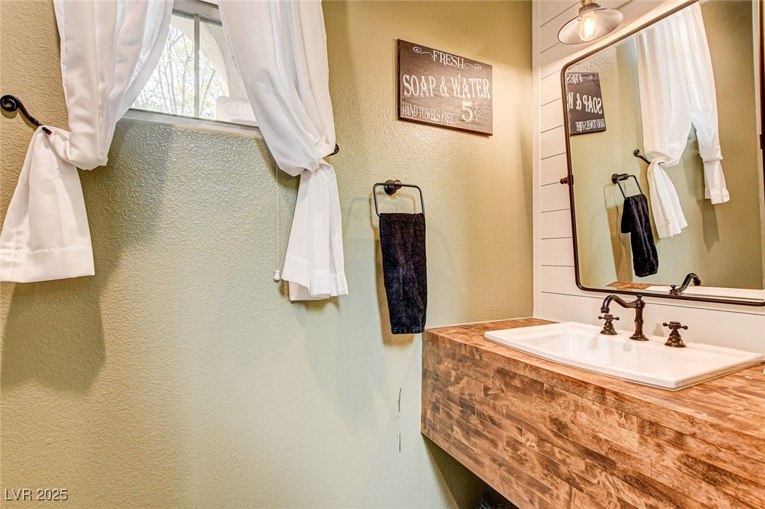 2540 Sable Ridge Street