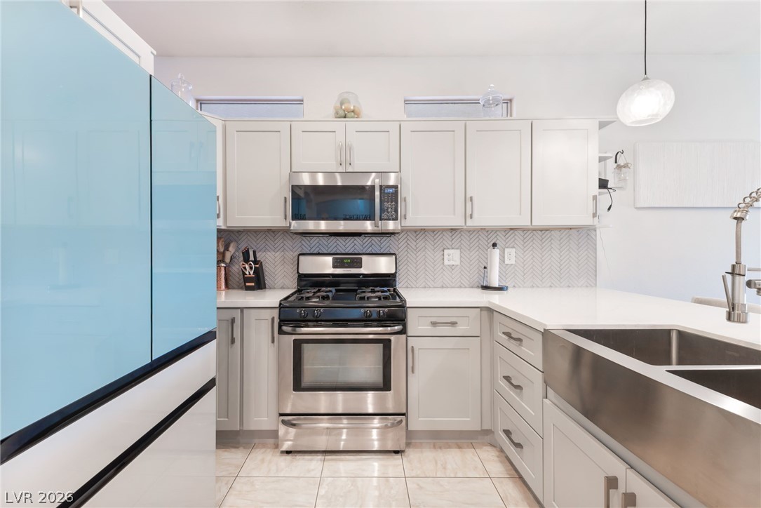 5949 Pavilion Lakes Avenue