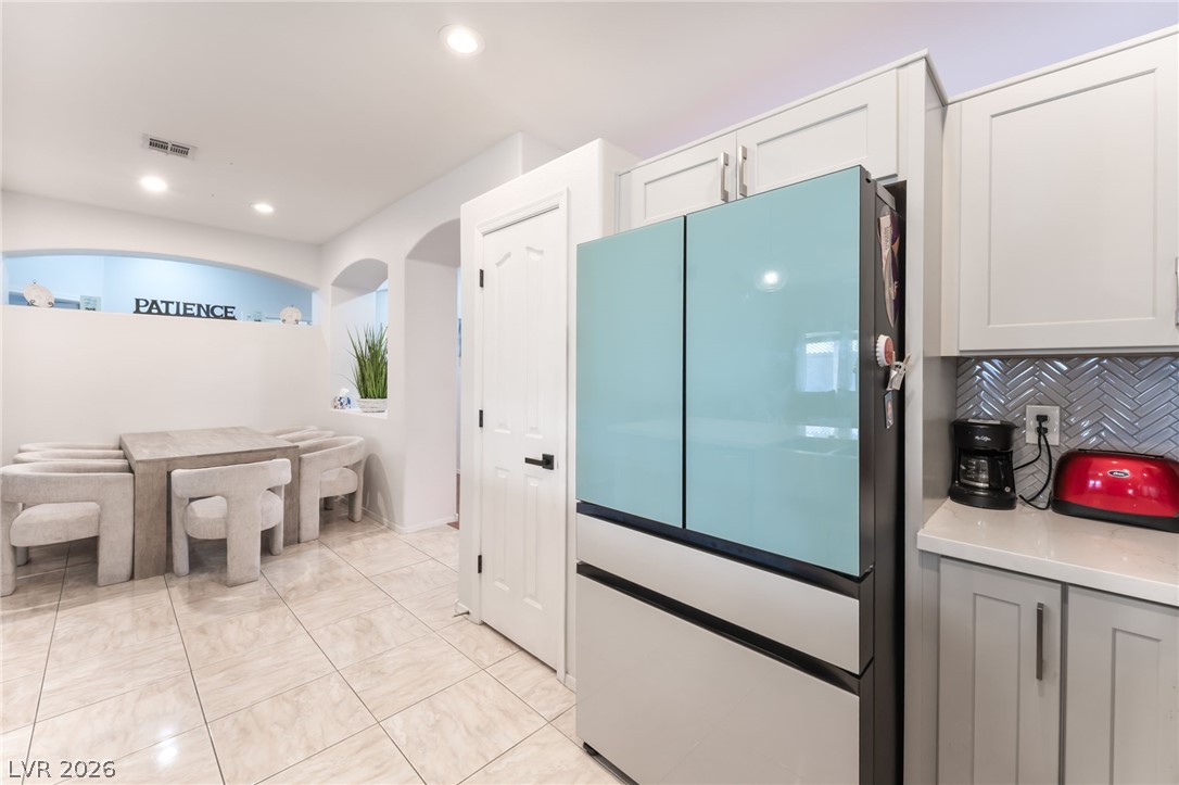 5949 Pavilion Lakes Avenue