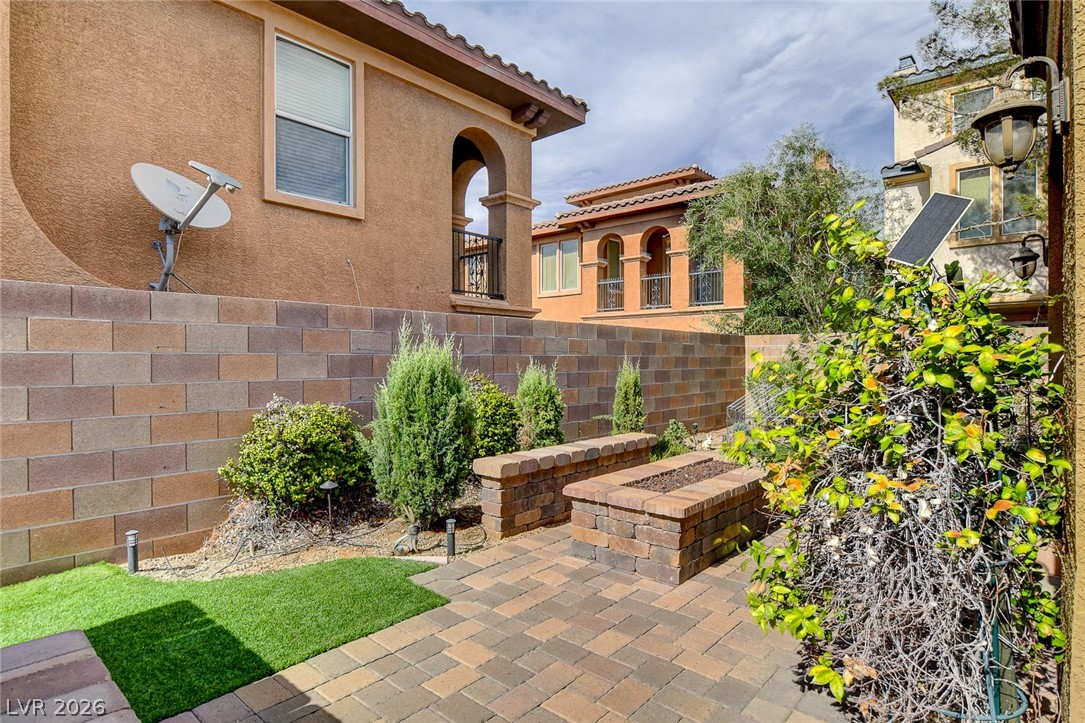 542 Via Ripagrande Avenue
