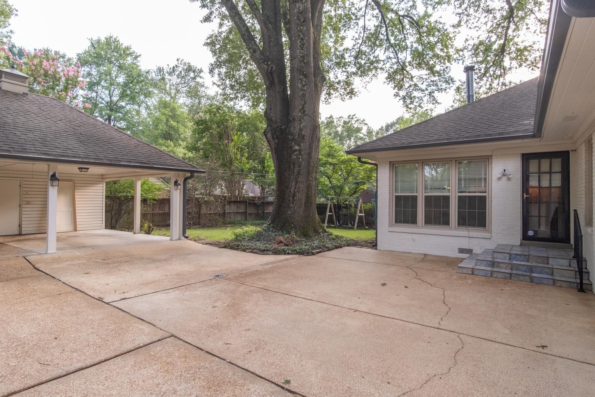 3741 N WOODLAND DR