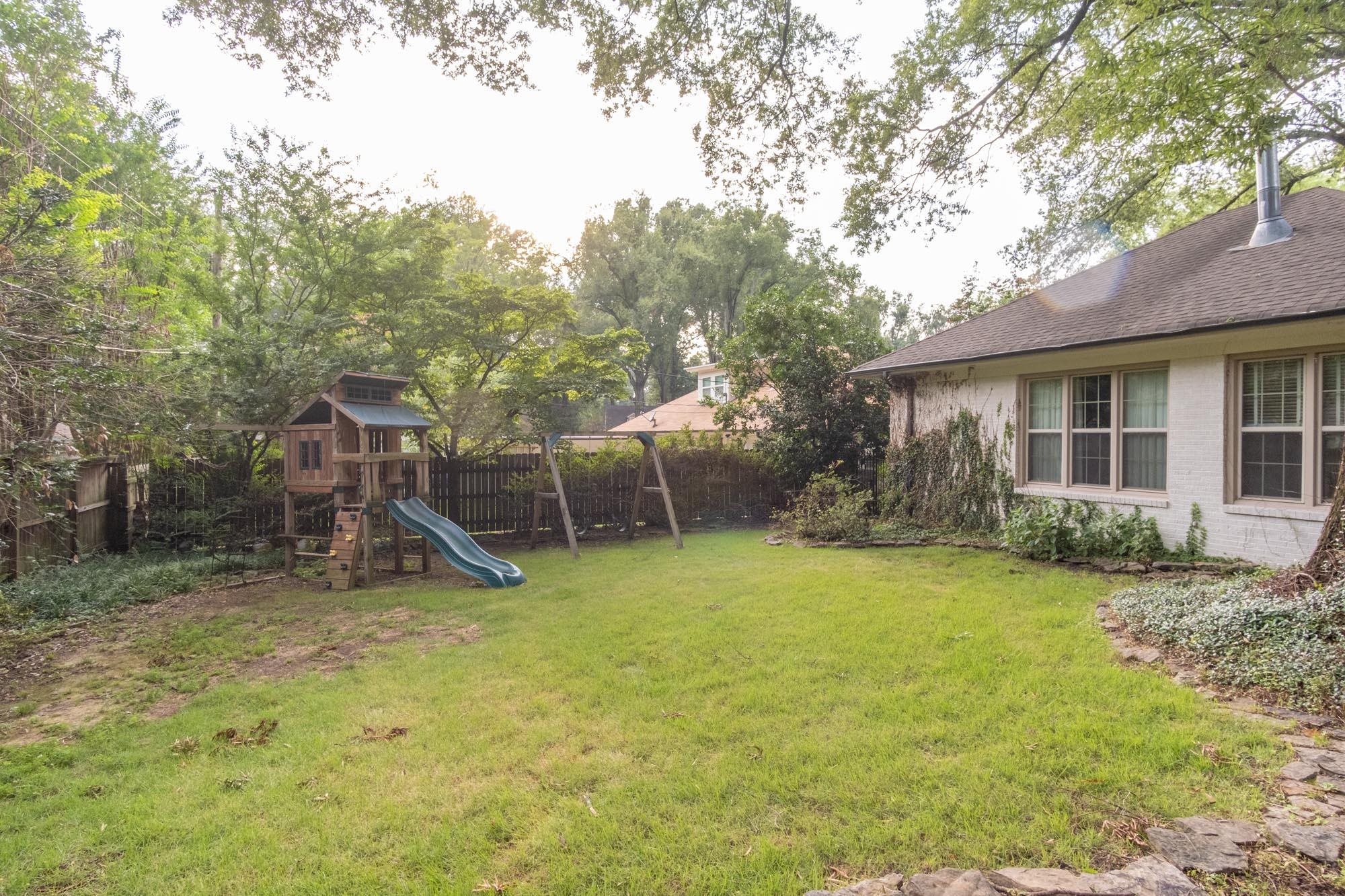 3741 N WOODLAND DR