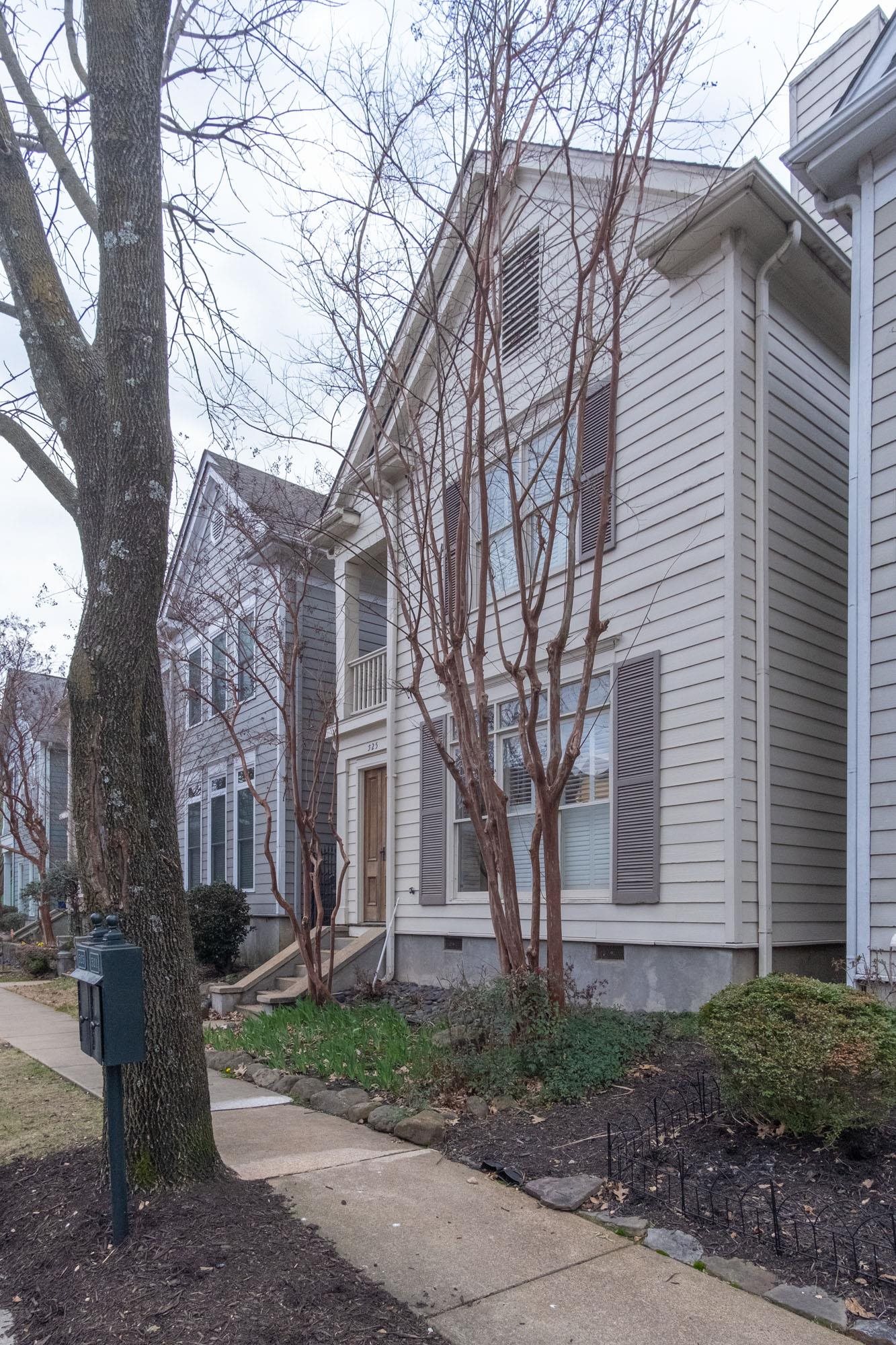 525 RIENZI DR