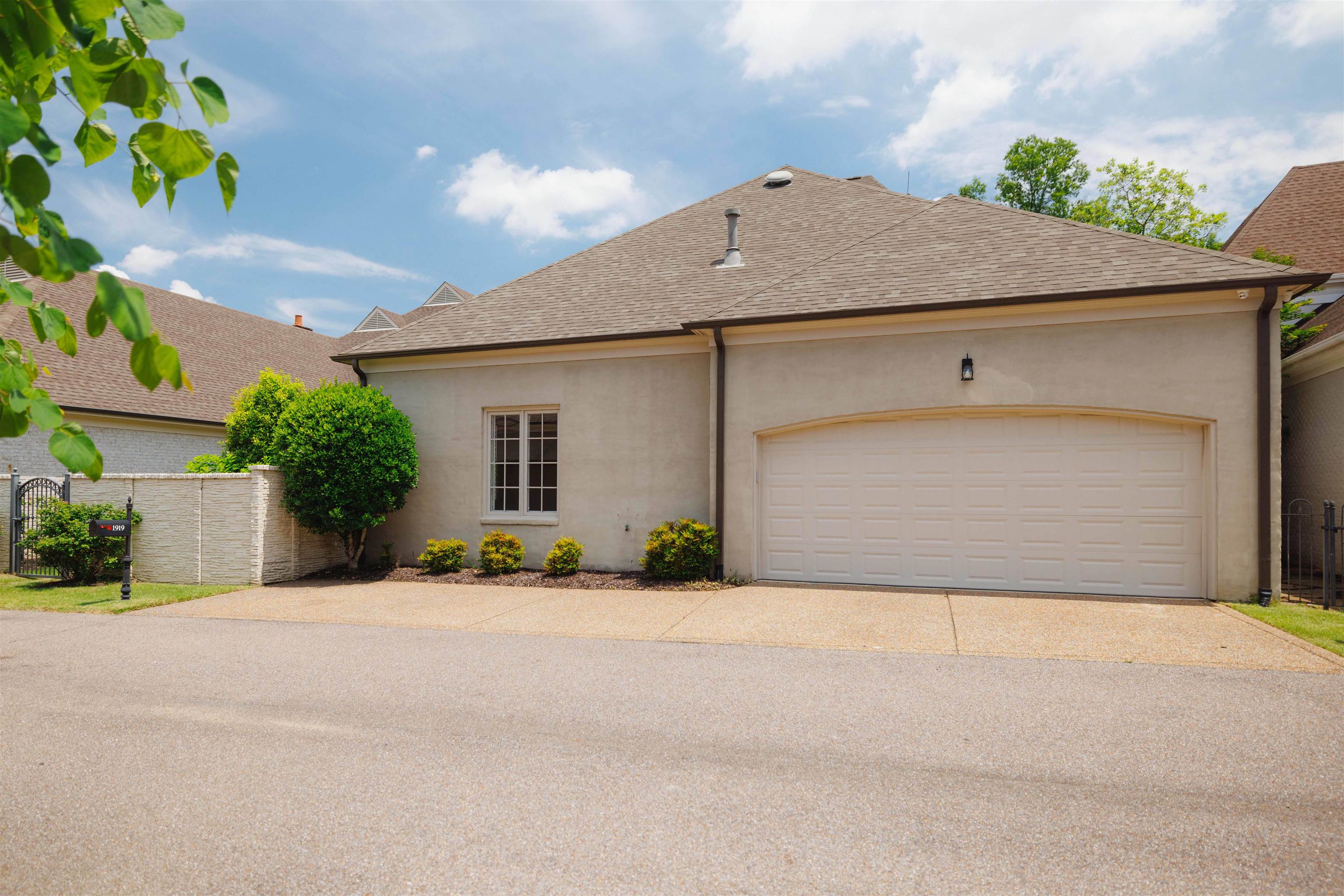 1919 WELLTON DR