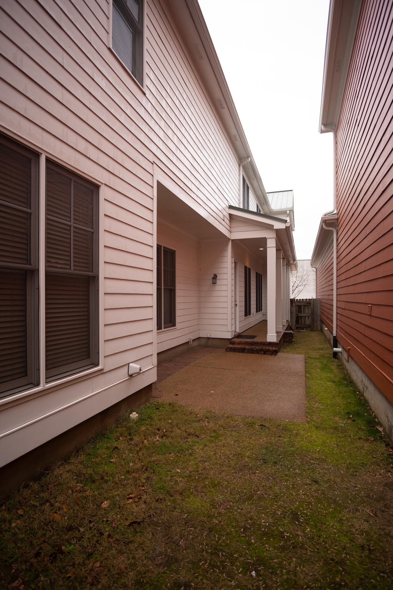 556 RIENZI DR