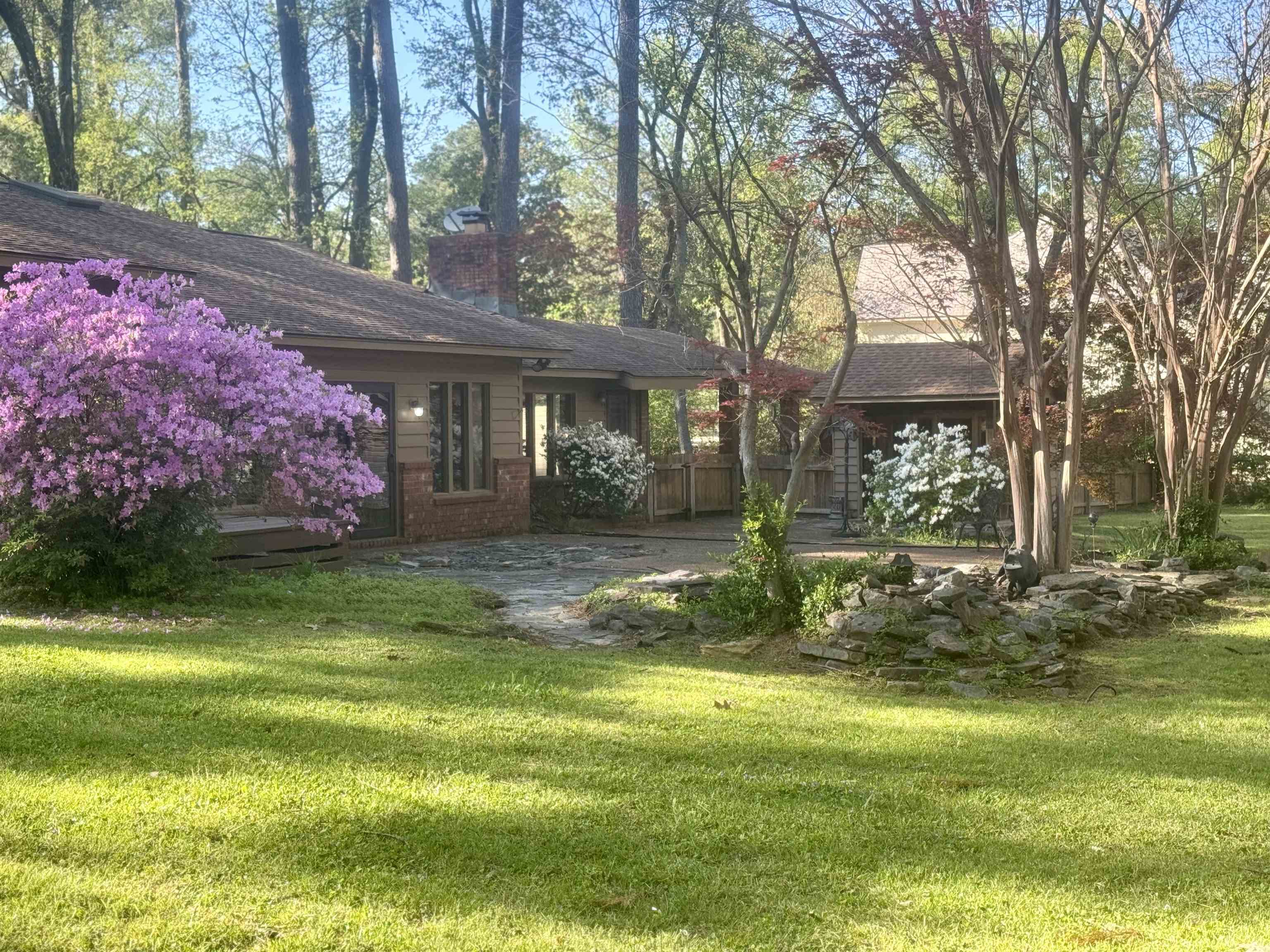 598 VALLEYBROOK DR