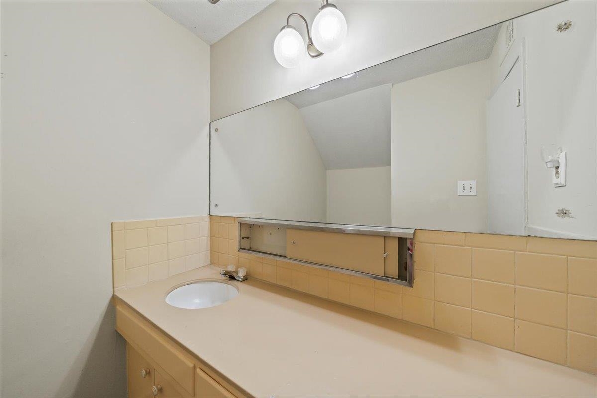 875 S YATES RD Unit: 4