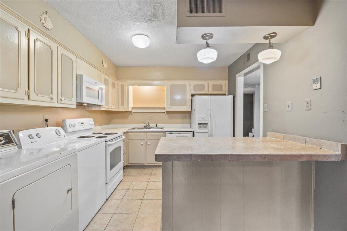 875 S YATES RD Unit: 4