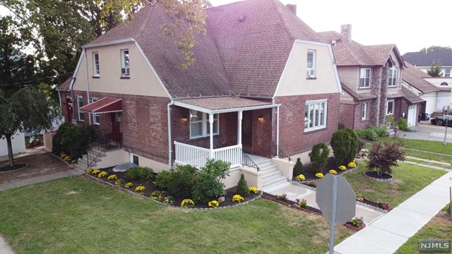 242 Laurel Place
