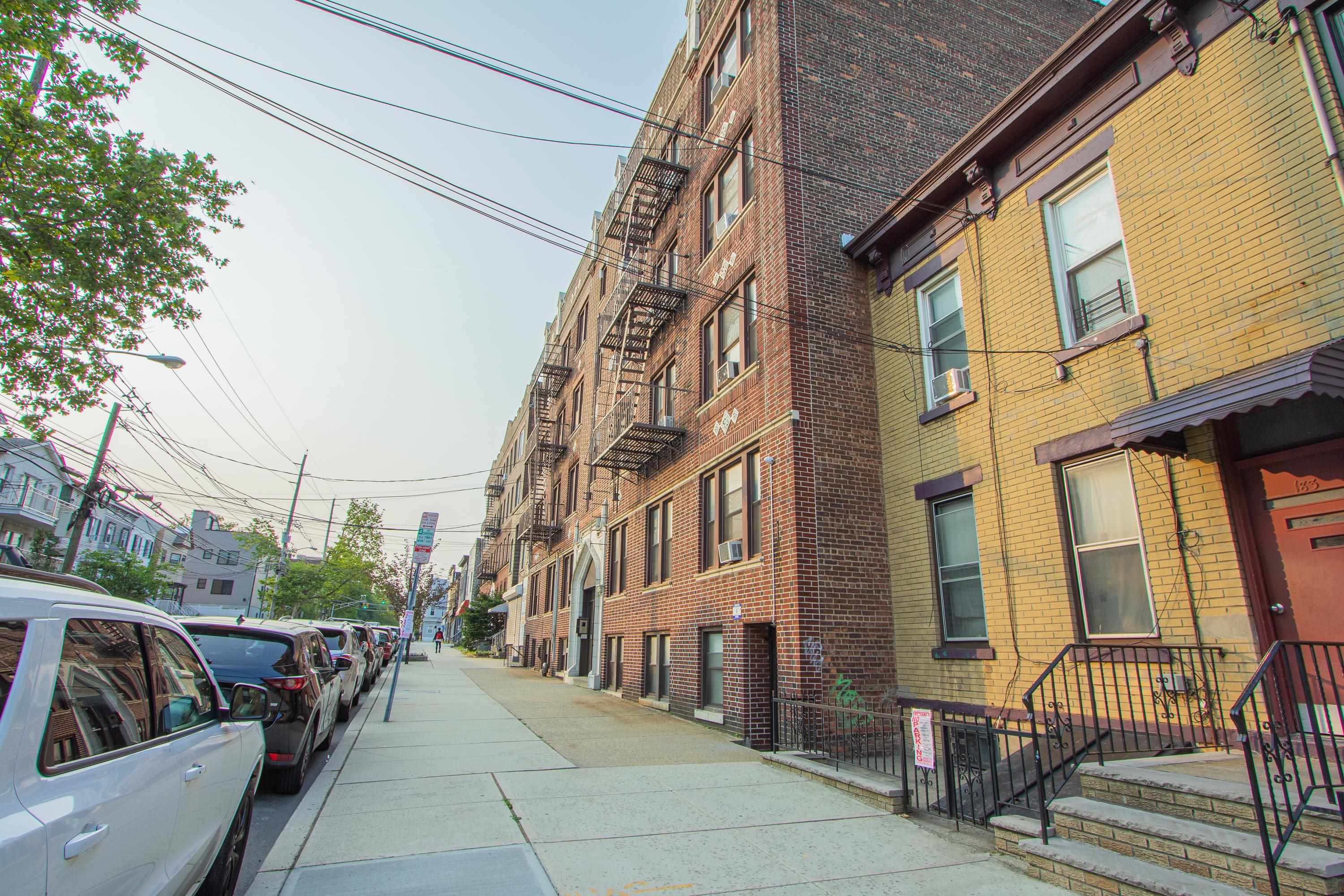 179 MANHATTAN AVE Unit: 2D