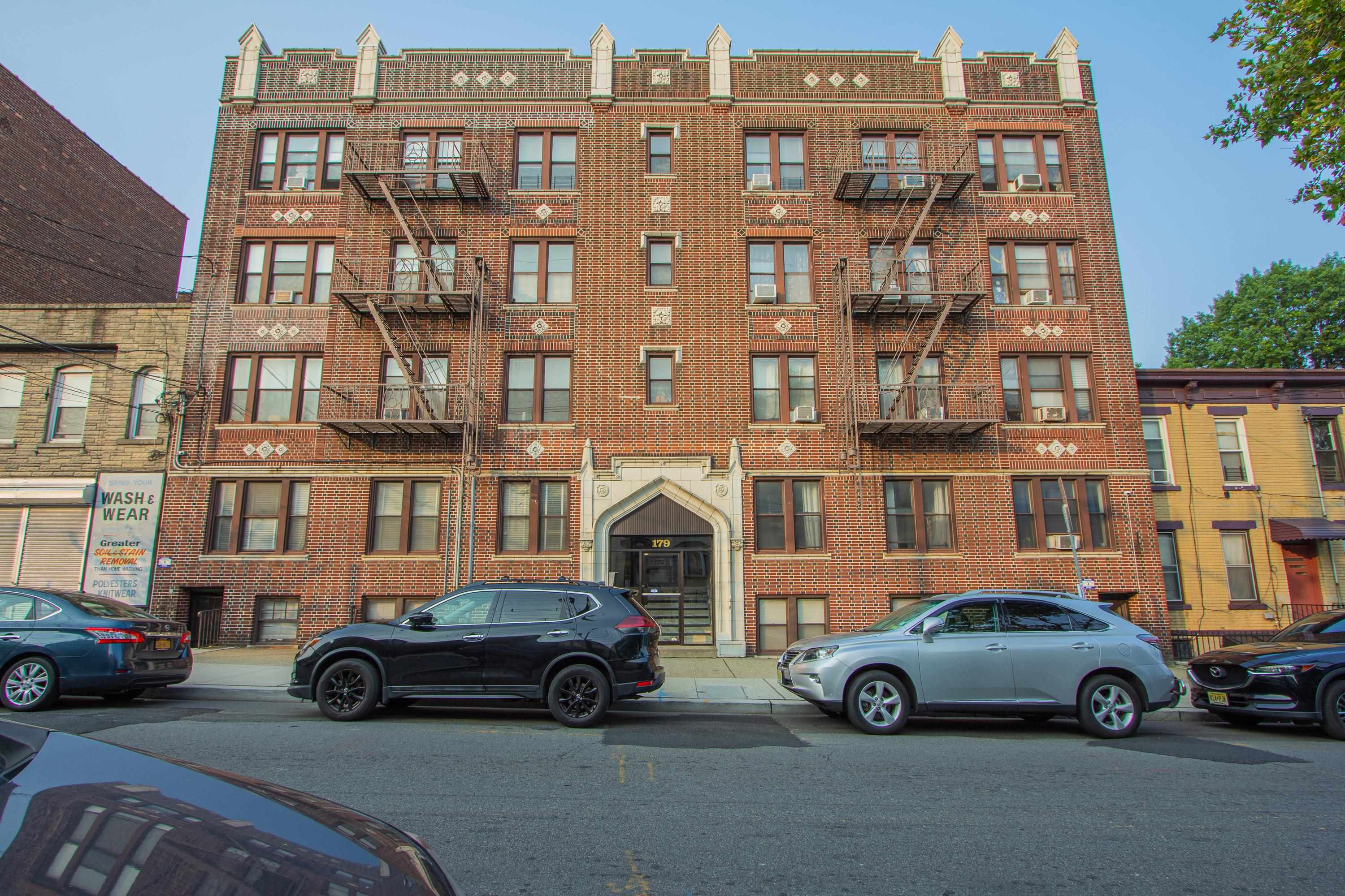 179 MANHATTAN AVE Unit: 2D
