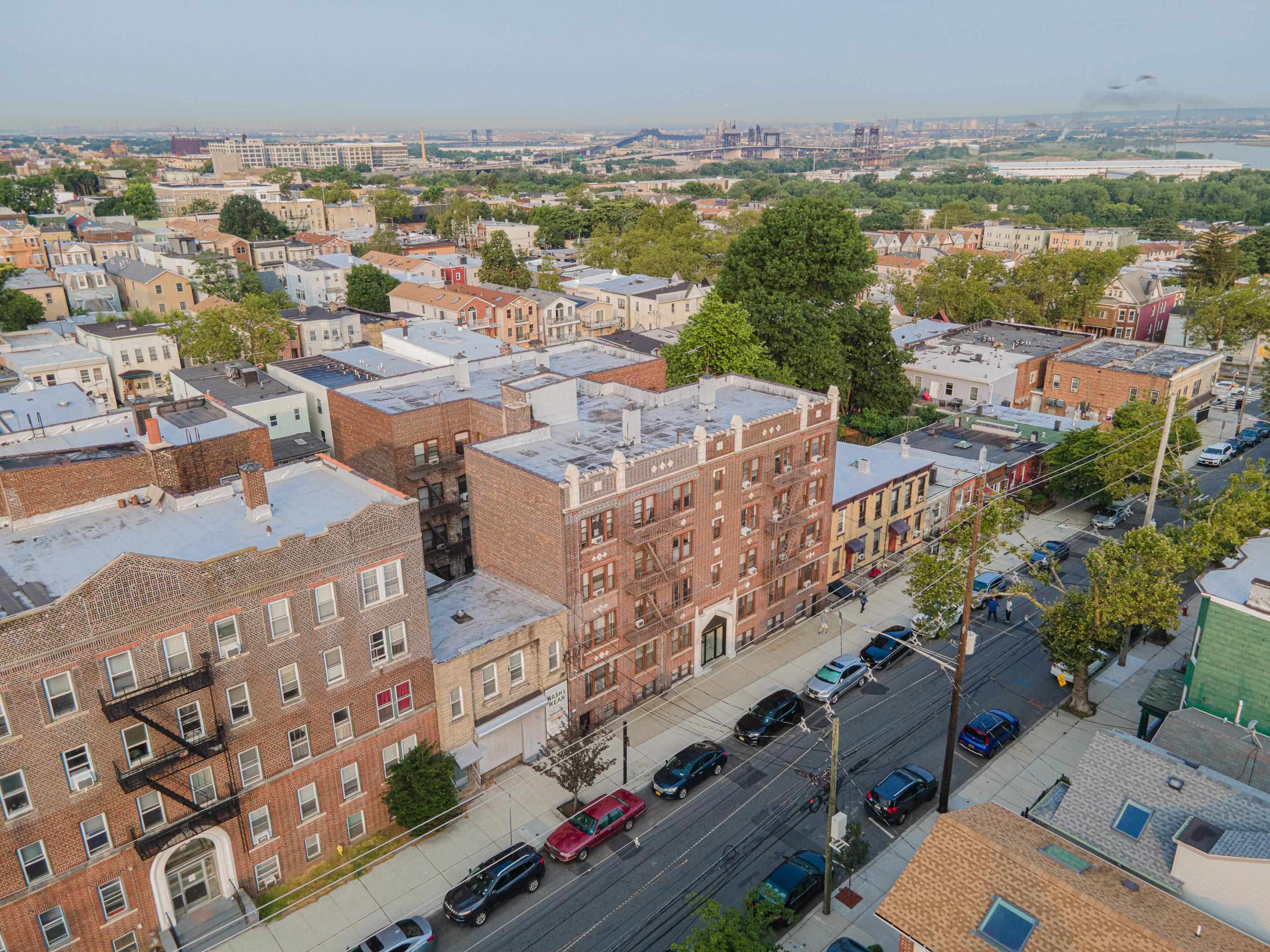 179 MANHATTAN AVE Unit: 2D
