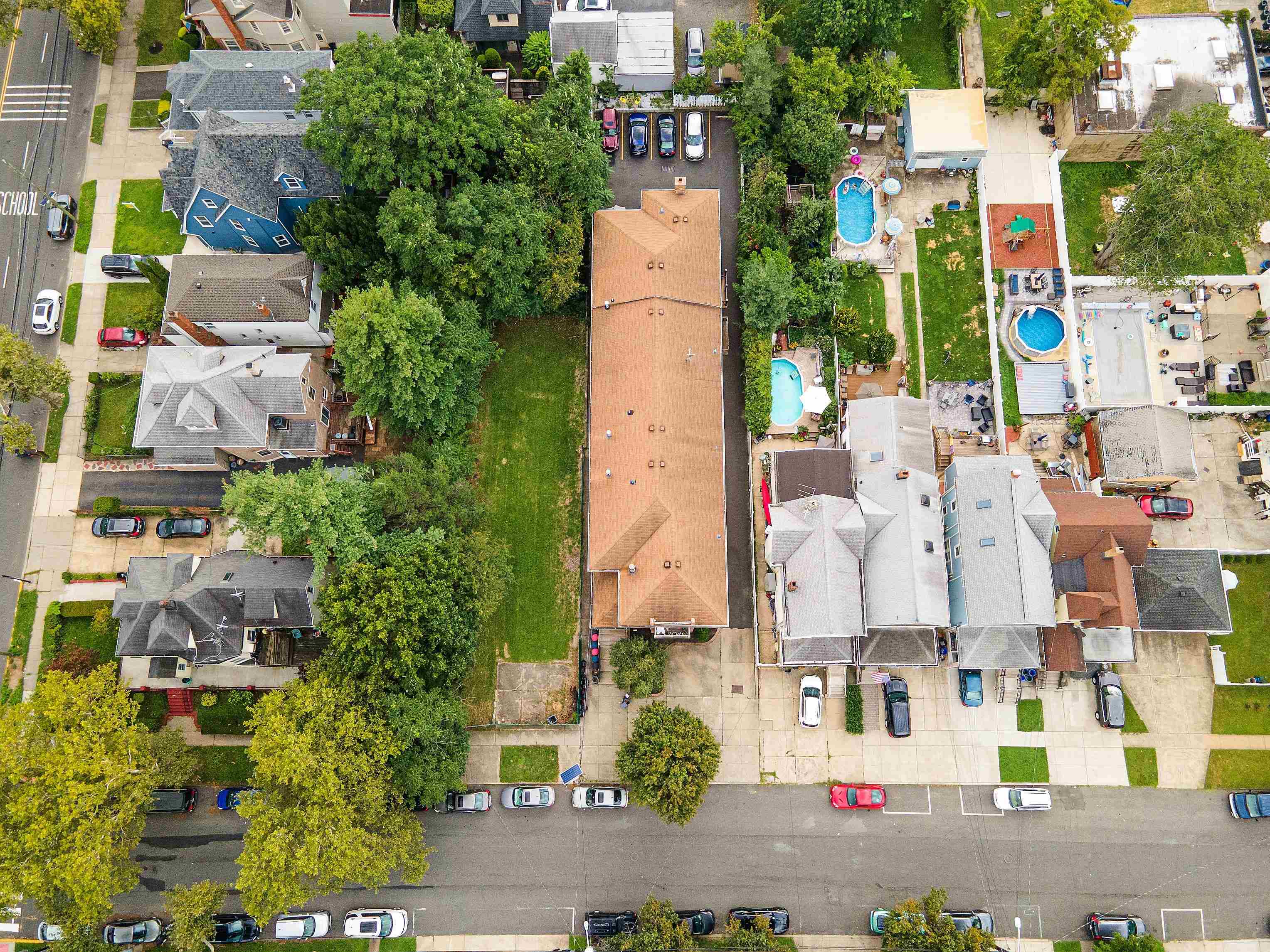 124-126 WEST 33RD ST Unit: 1