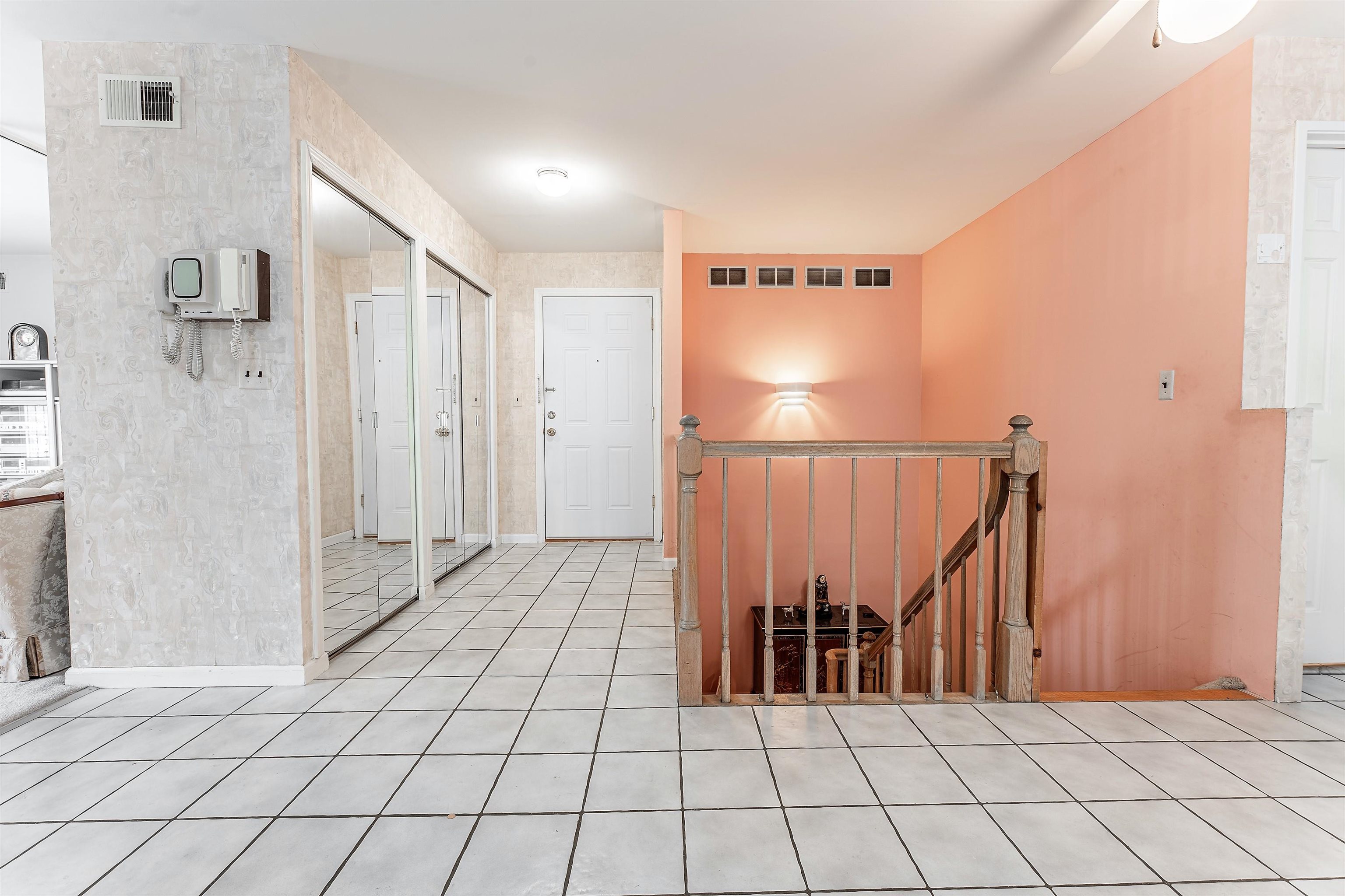 124-126 WEST 33RD ST Unit: 1