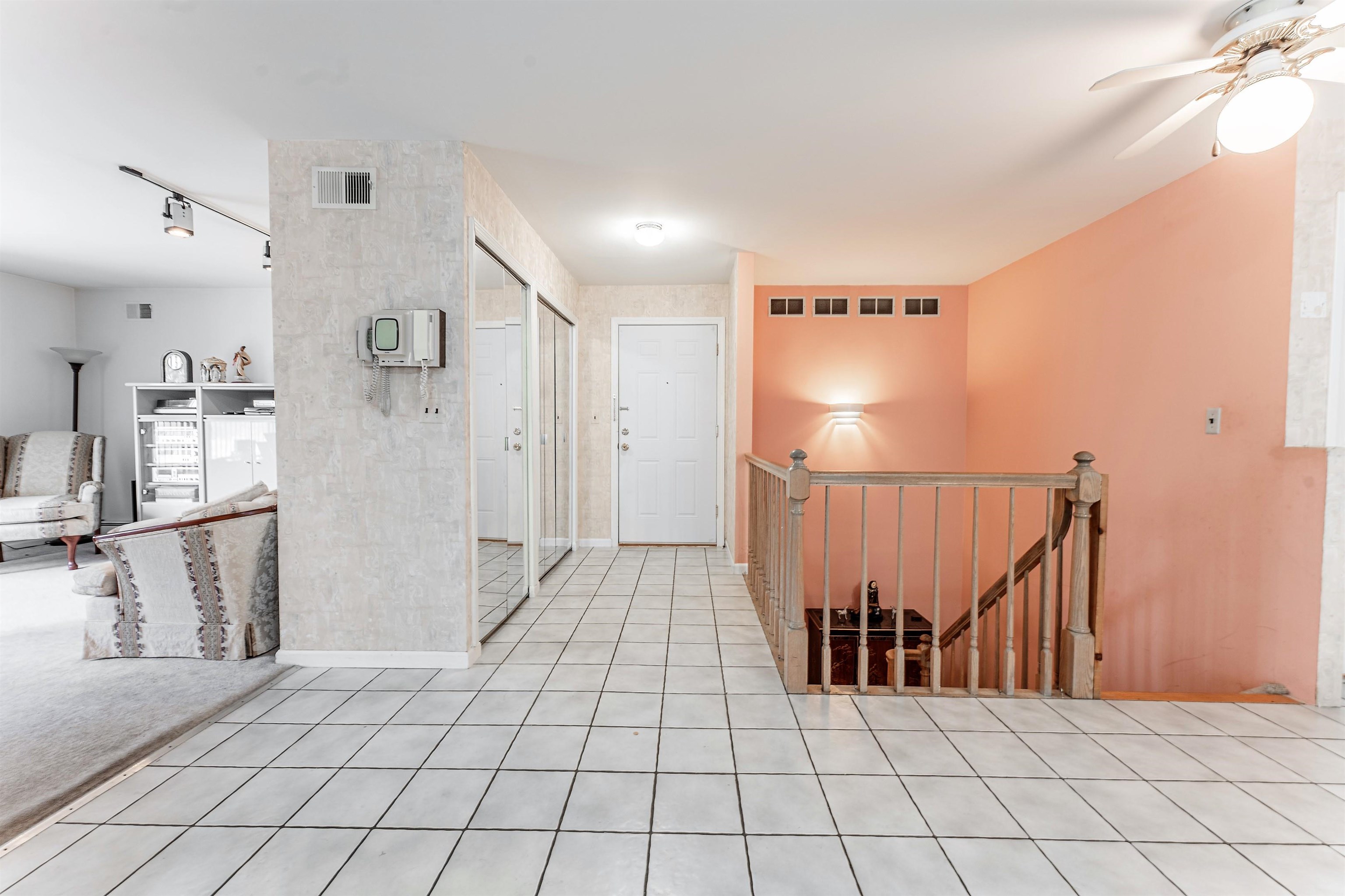 124-126 WEST 33RD ST Unit: 1