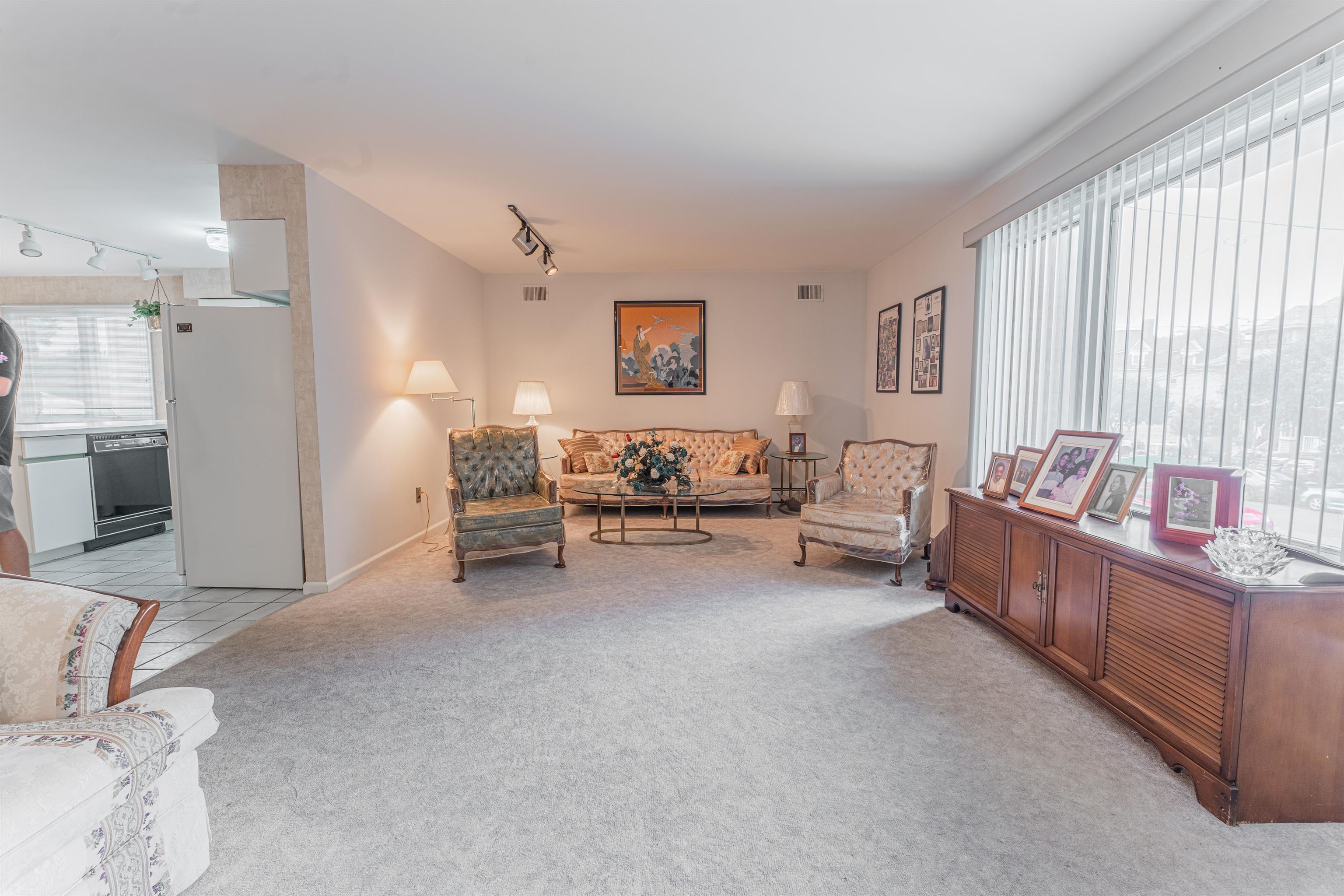 124-126 WEST 33RD ST Unit: 1
