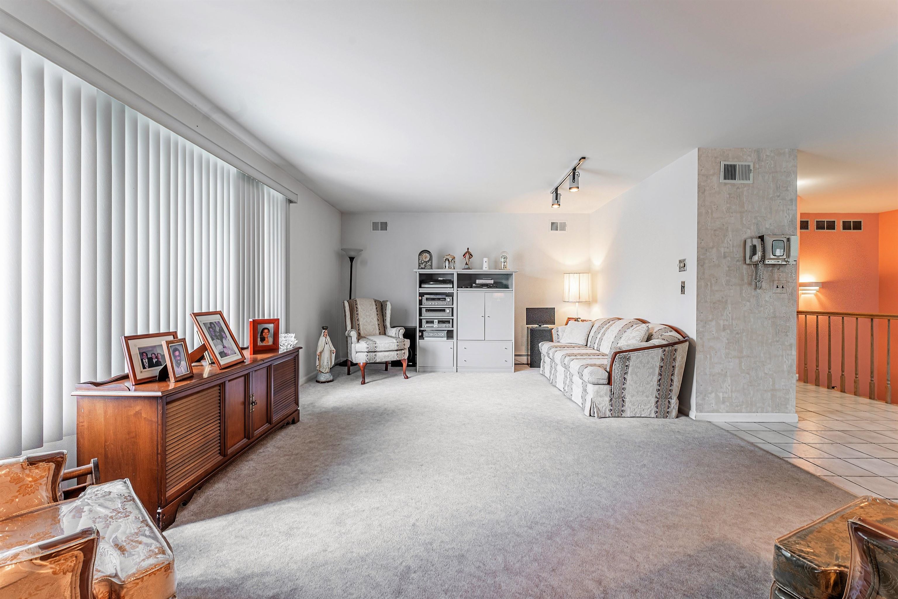 124-126 WEST 33RD ST Unit: 1