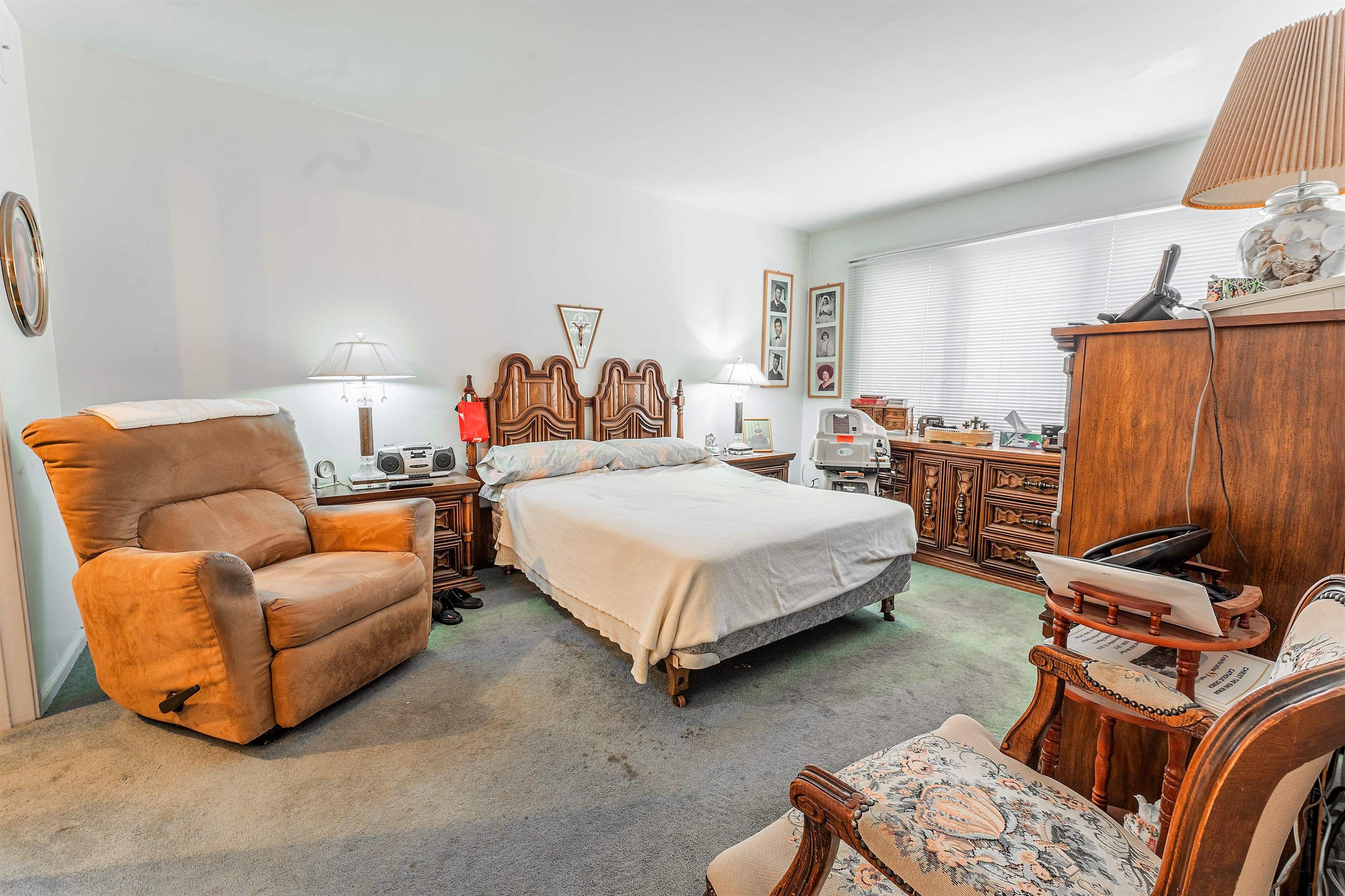 124-126 WEST 33RD ST Unit: 1