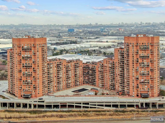 416 Harmon Cove Tower 416