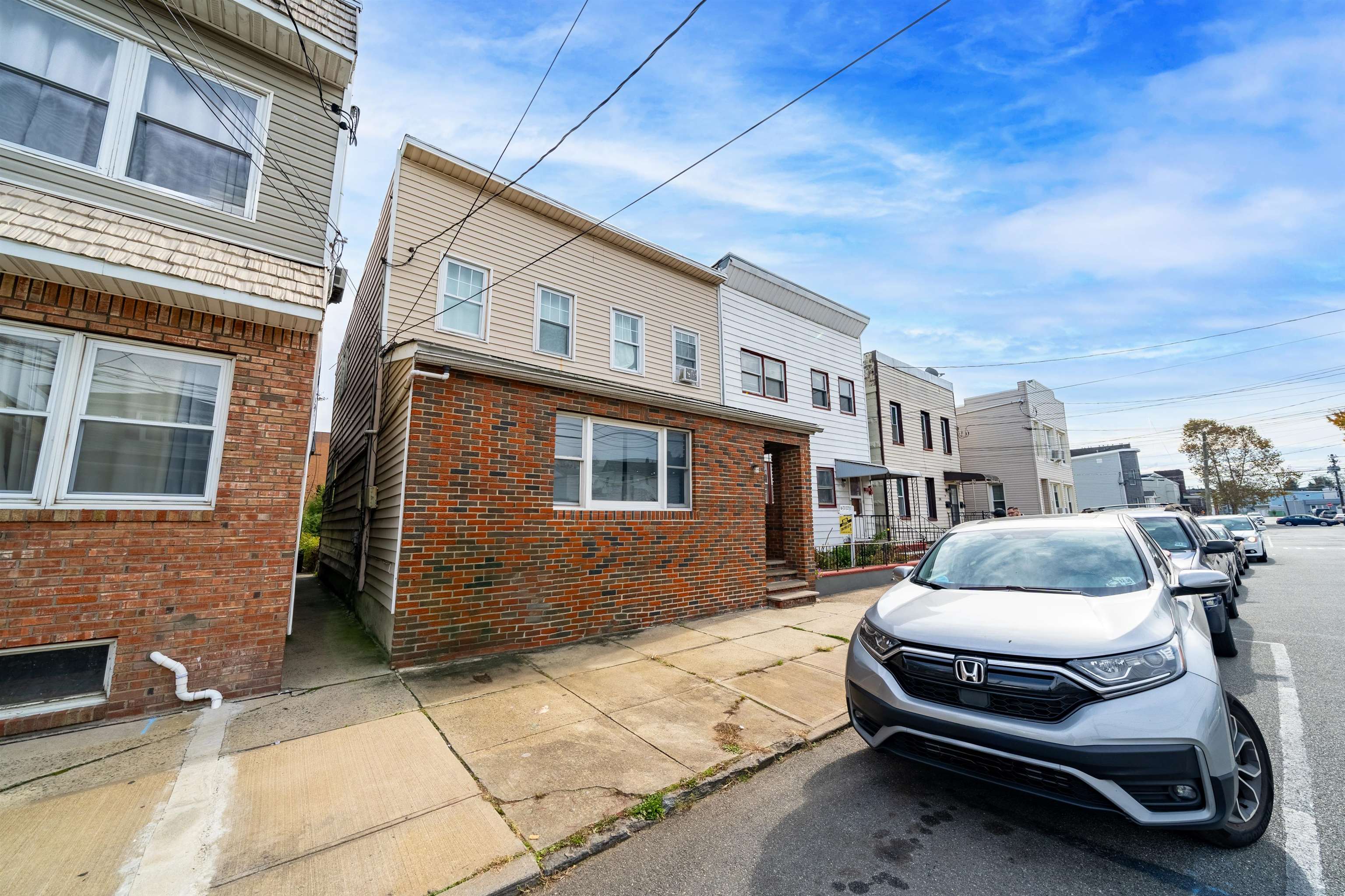 210 SANFORD AVE