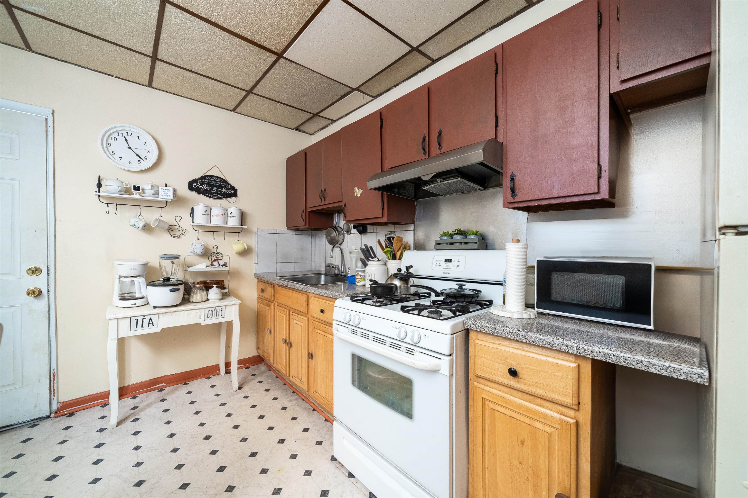 210 SANFORD AVE