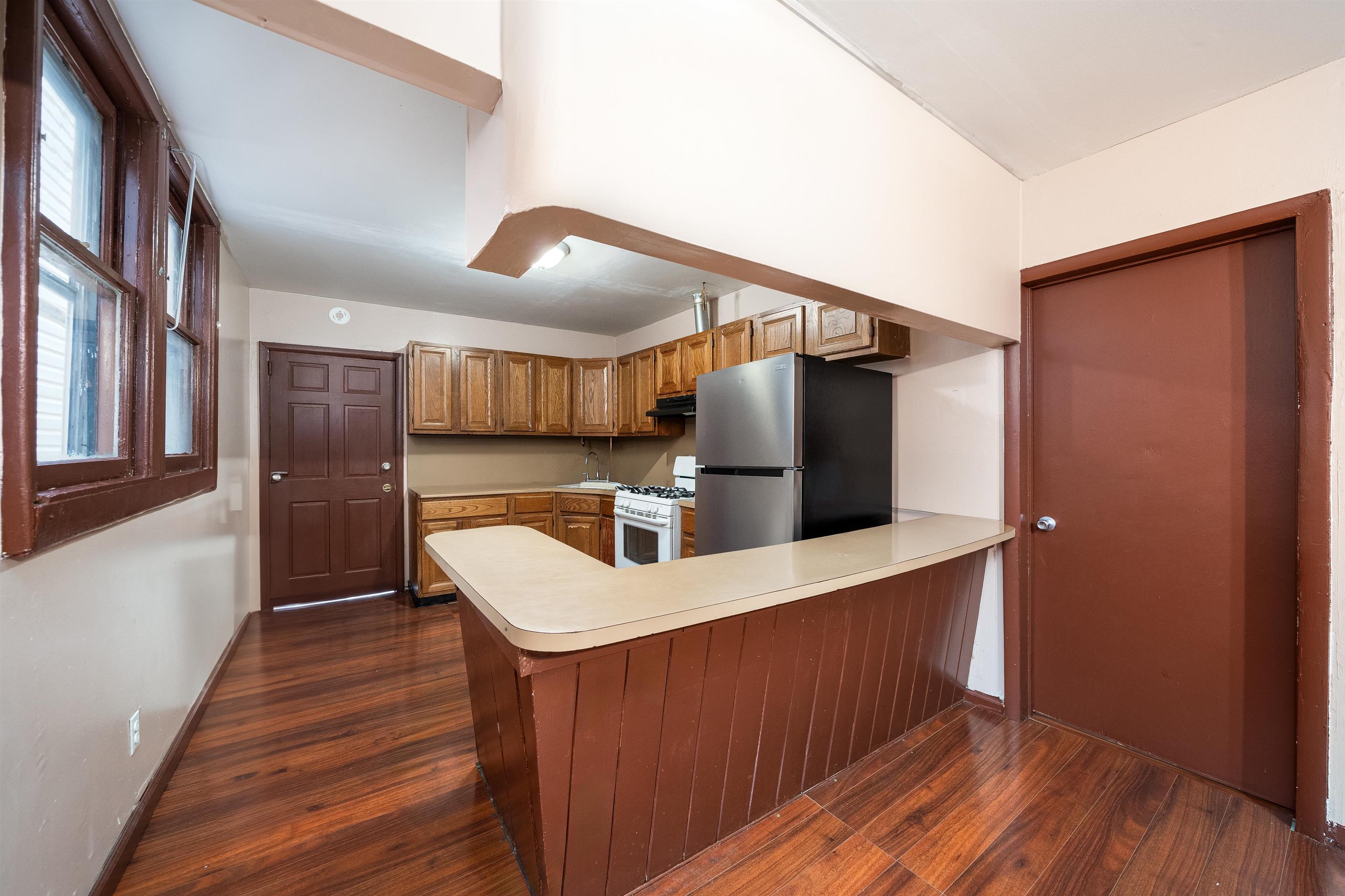 210 SANFORD AVE