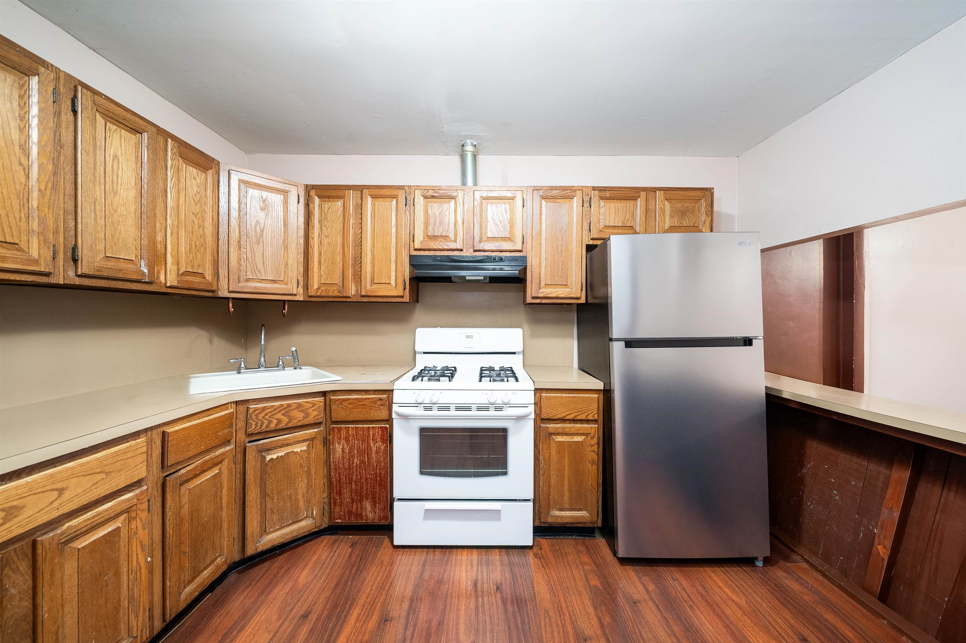 210 SANFORD AVE
