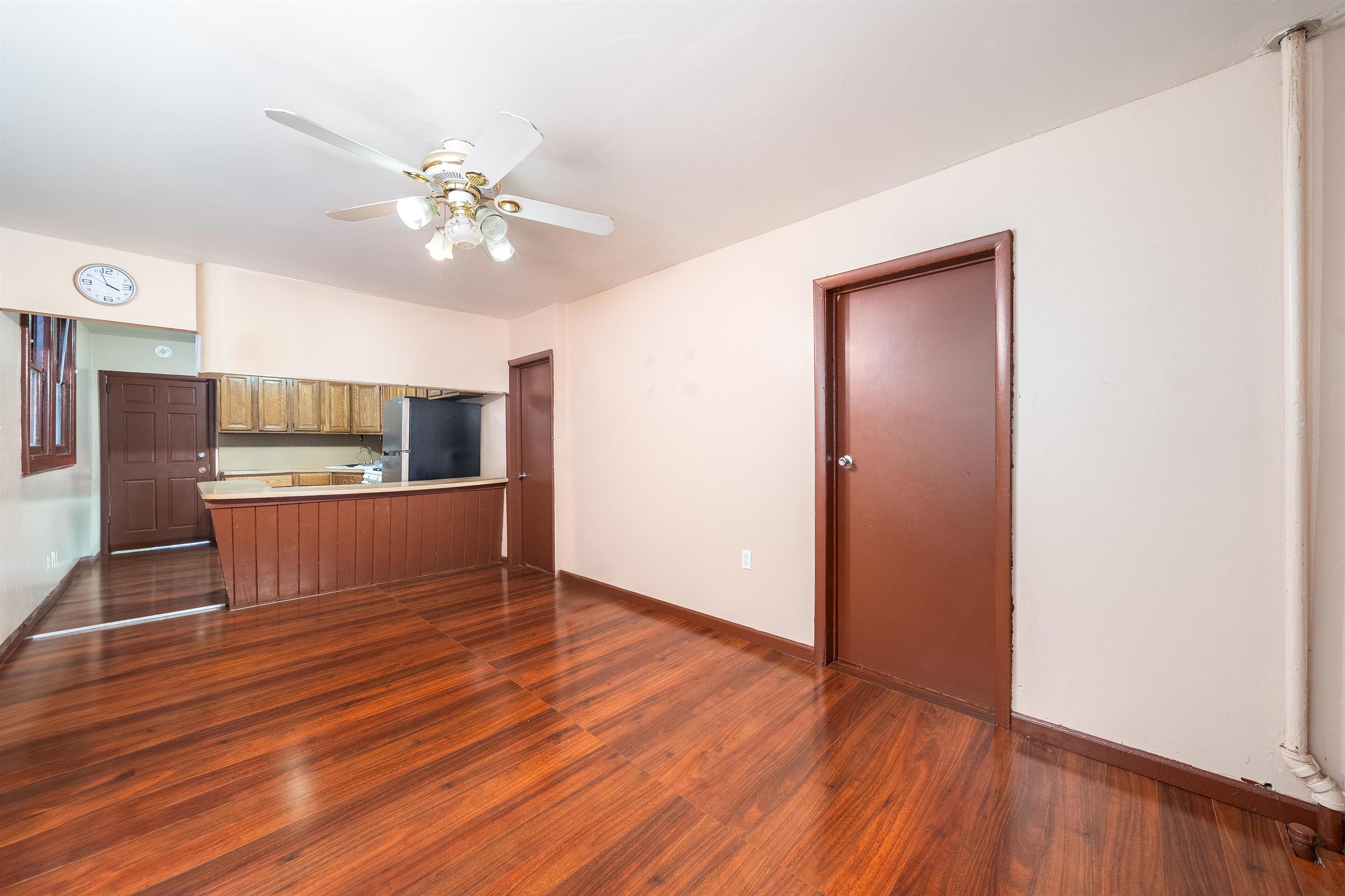 210 SANFORD AVE