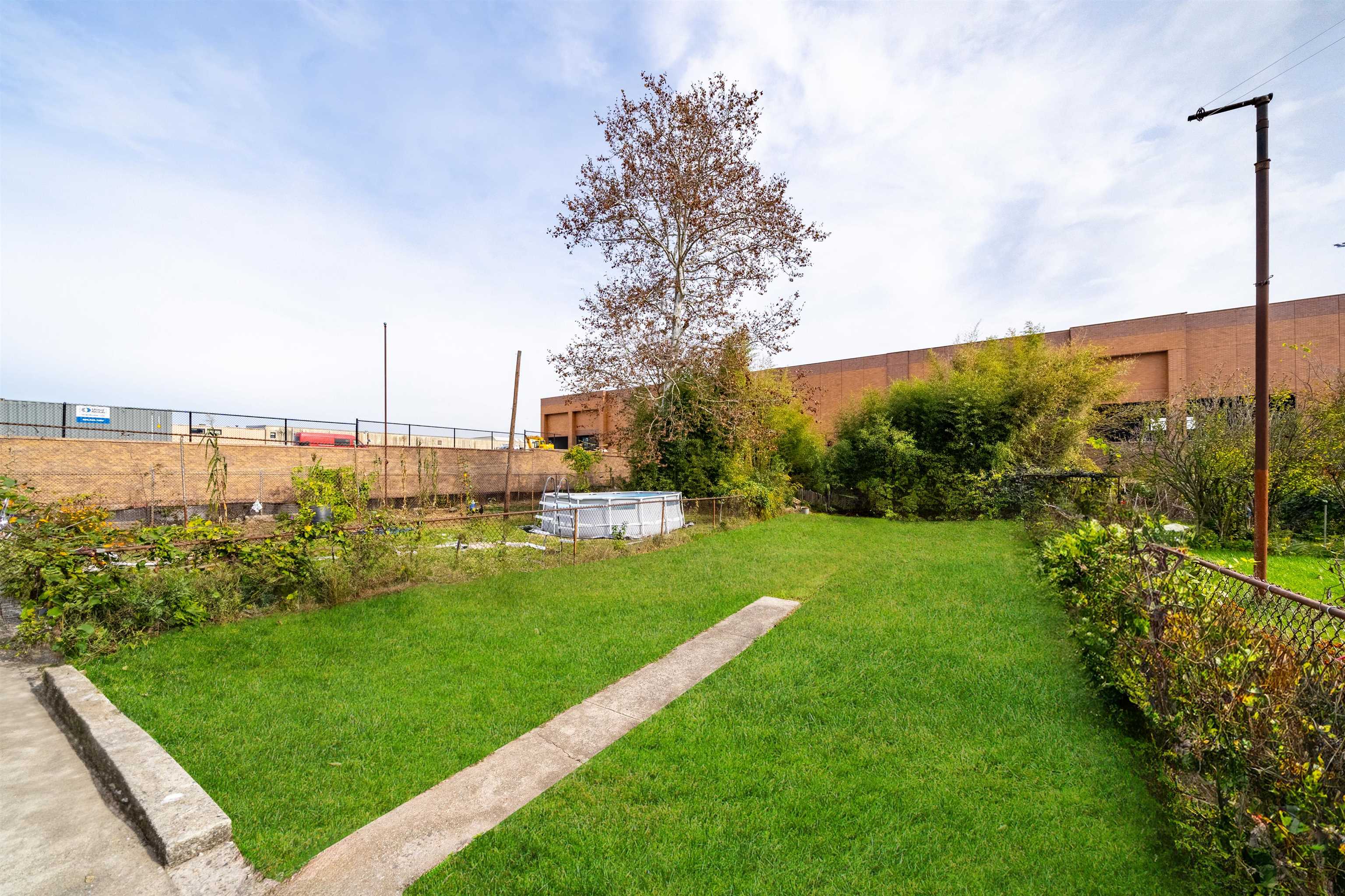 210 SANFORD AVE