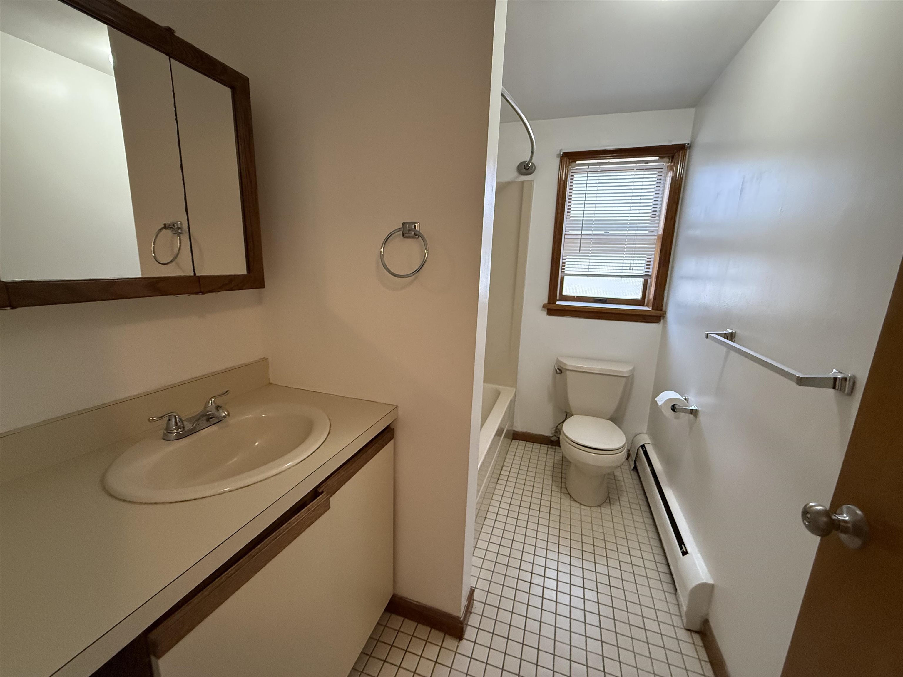 350 CENTRE AVE Unit: 1