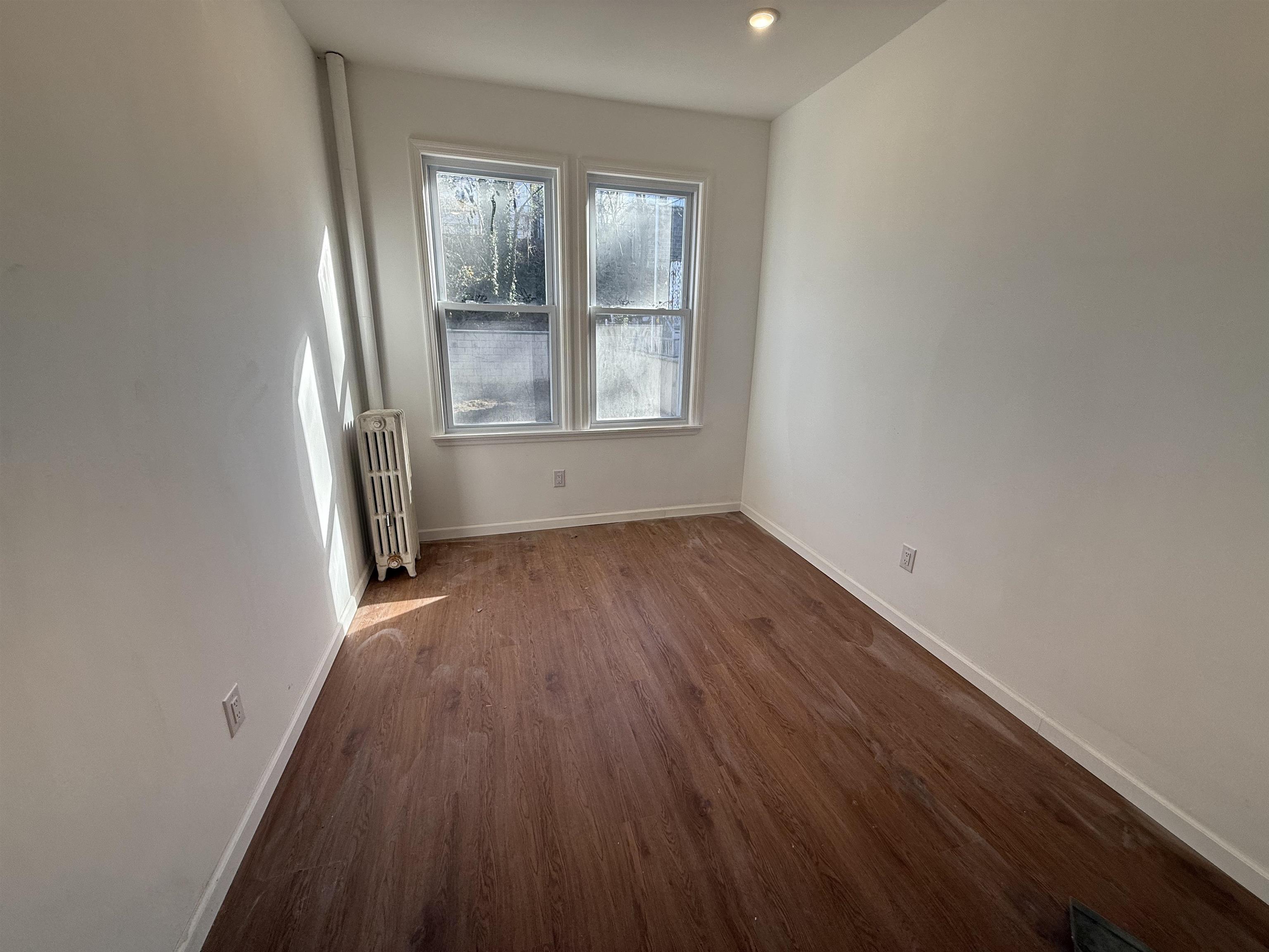 318 COLUMBIA AVE Unit: 2