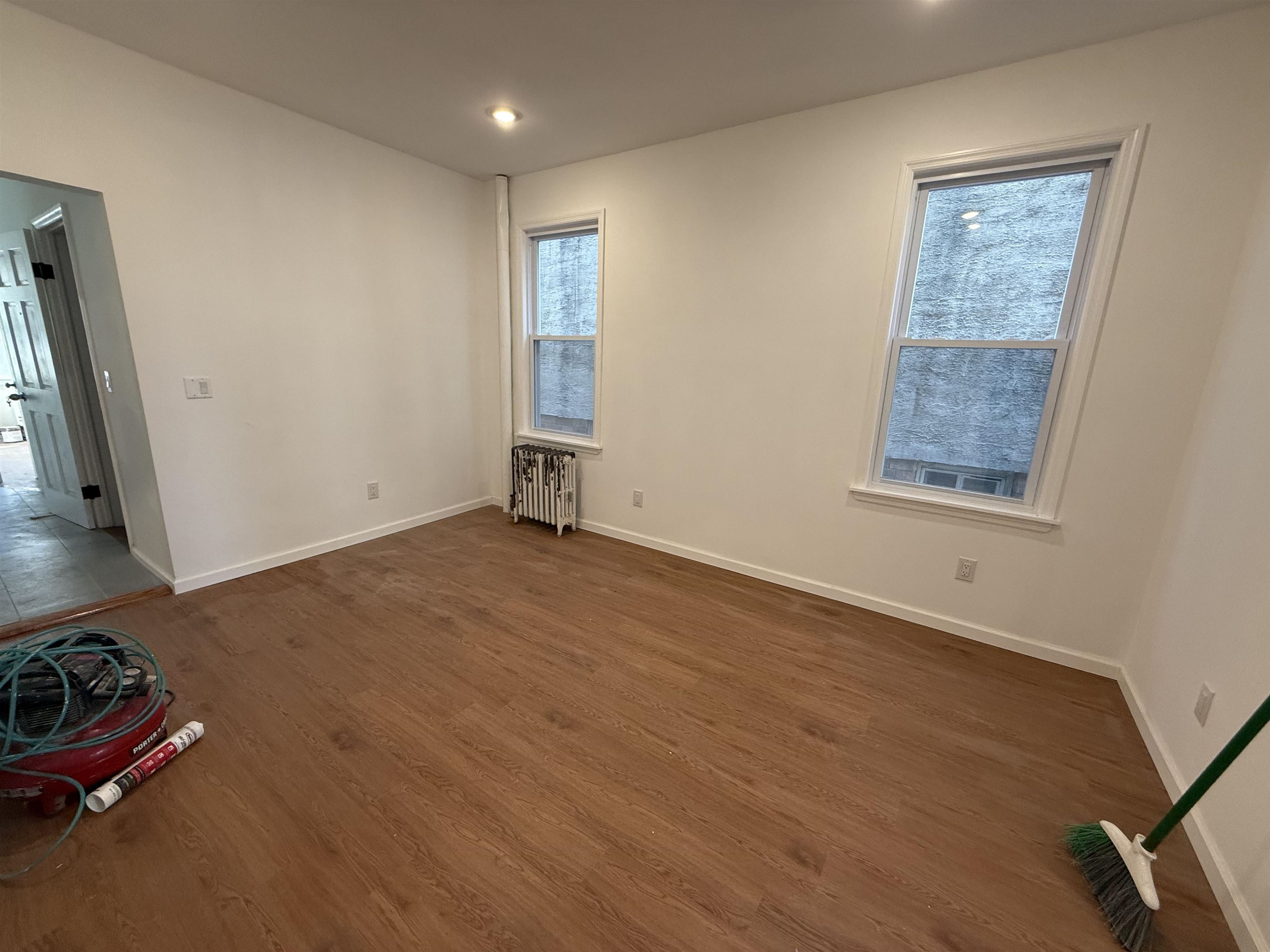 318 COLUMBIA AVE Unit: 2