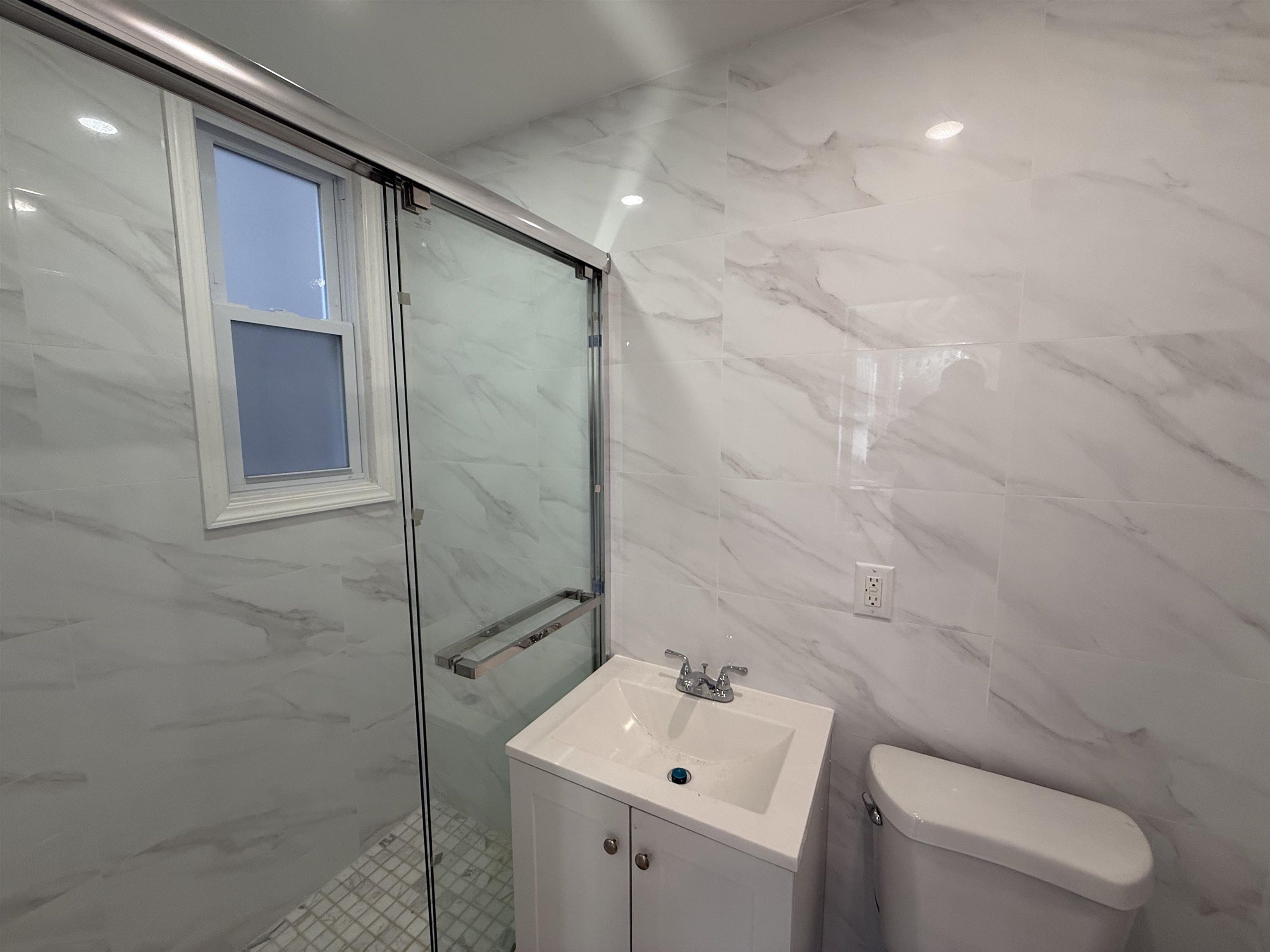 318 COLUMBIA AVE Unit: 2