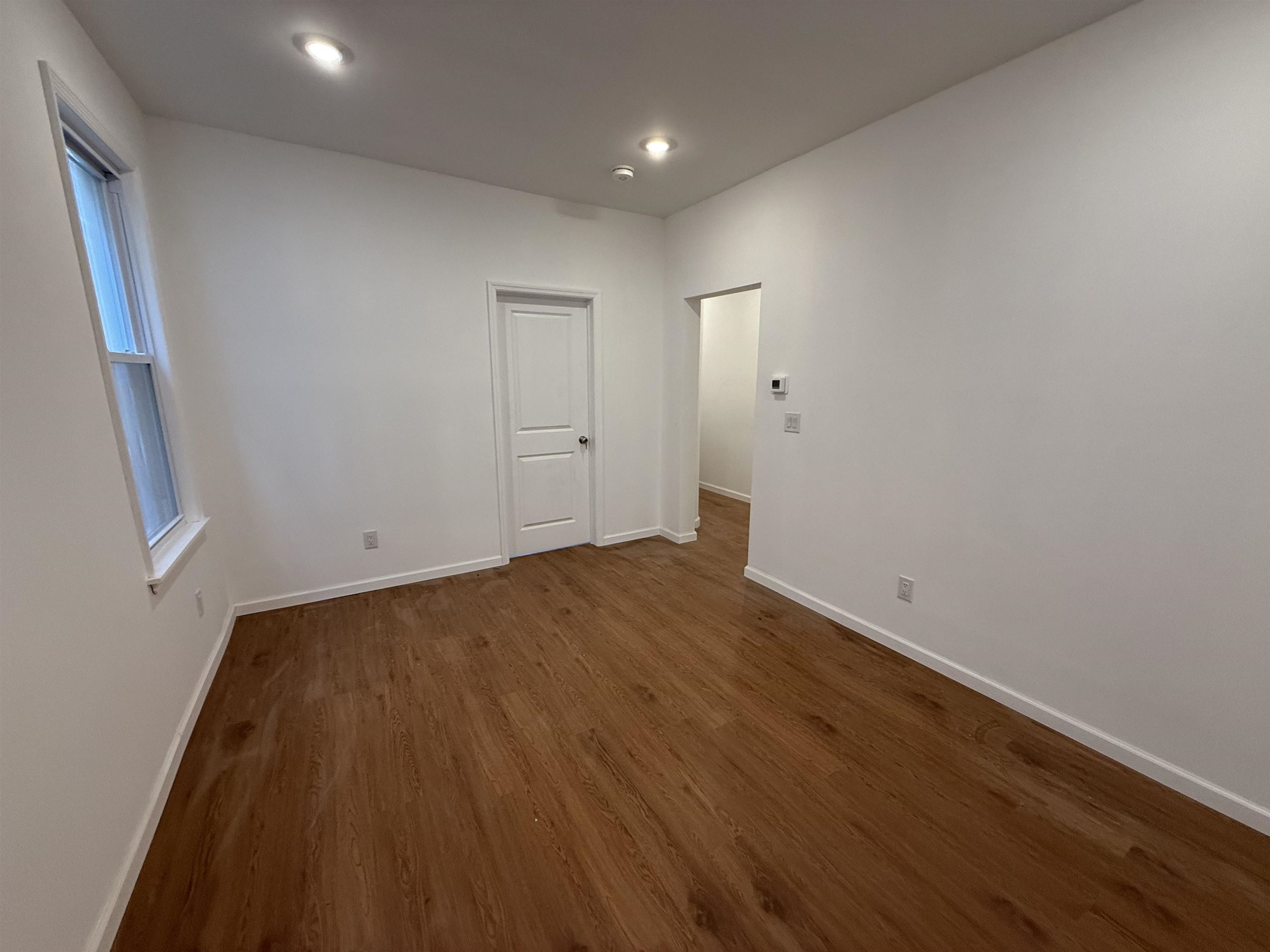 318 COLUMBIA AVE Unit: 2