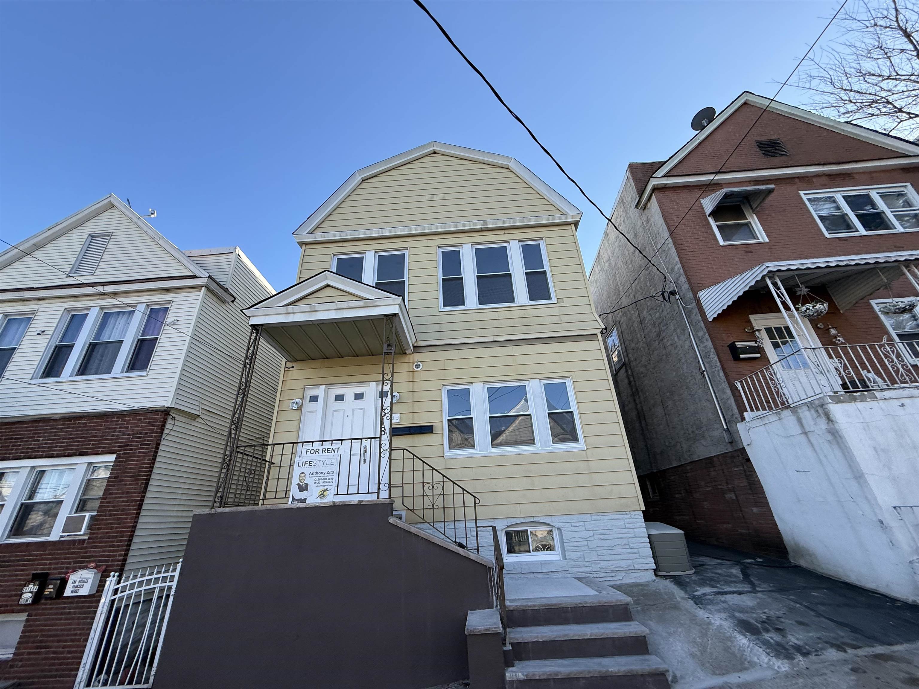 318 COLUMBIA AVE Unit: 2