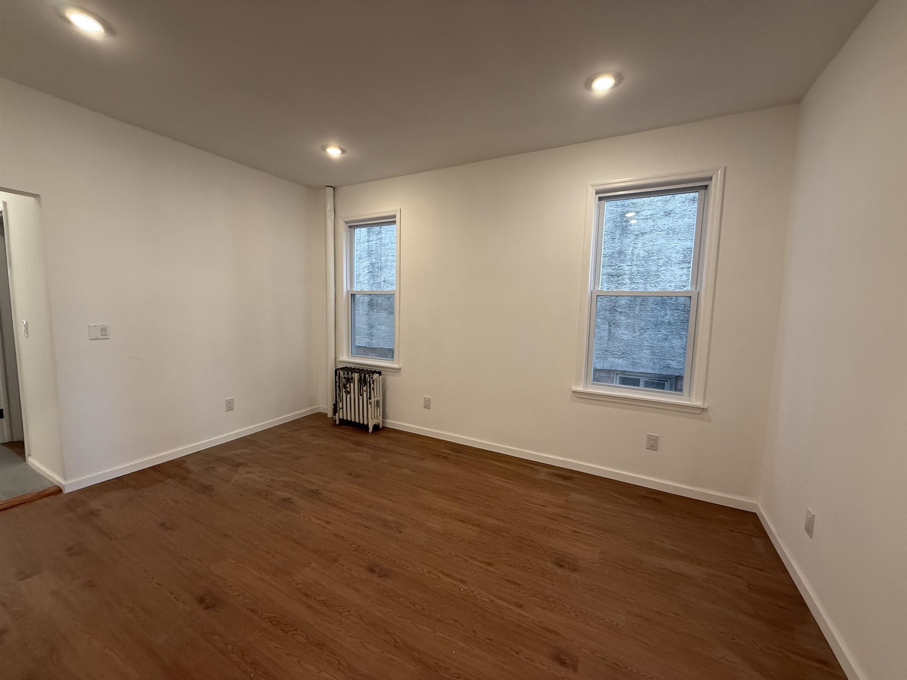 318 COLUMBIA AVE Unit: 2