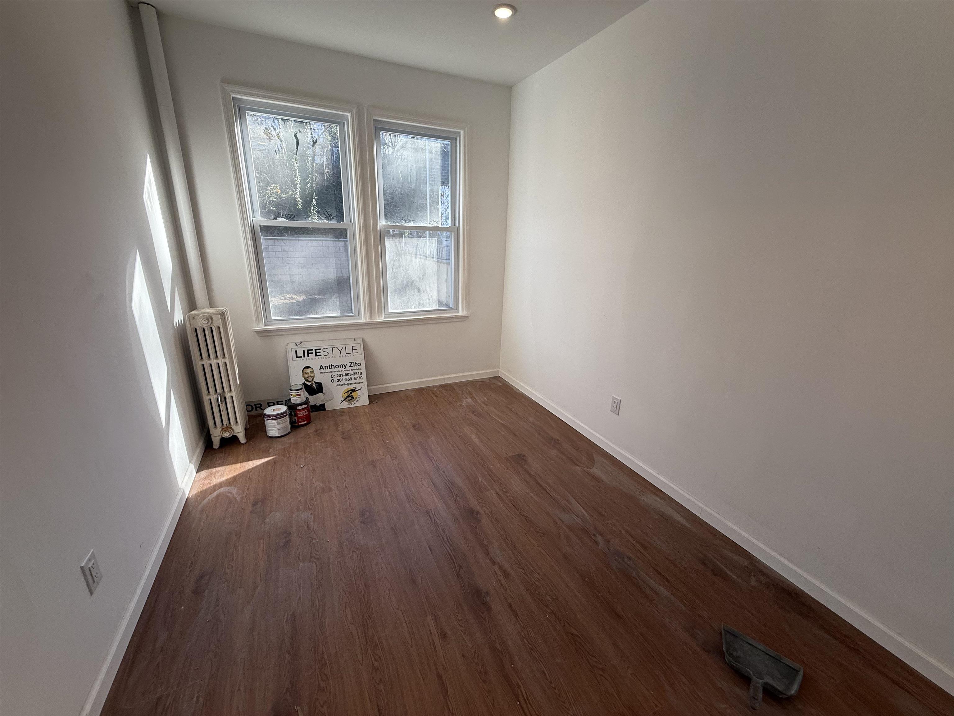 318 COLUMBIA AVE Unit: 2