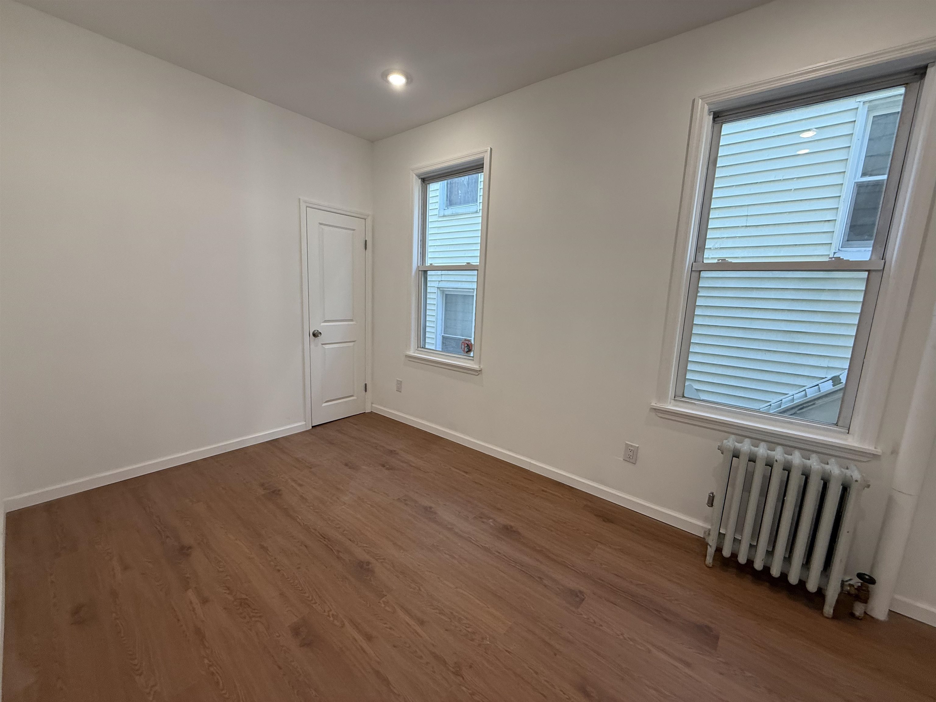 318 COLUMBIA AVE Unit: 2