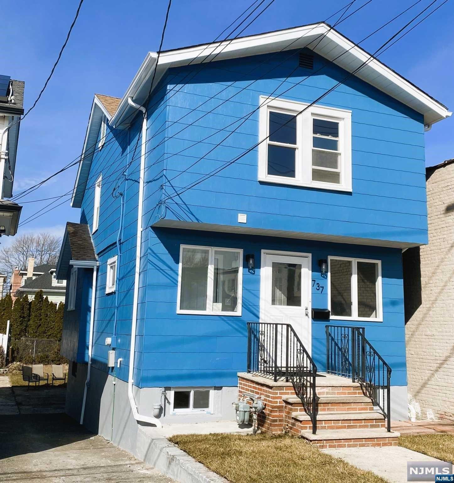 737 Humboldt Street