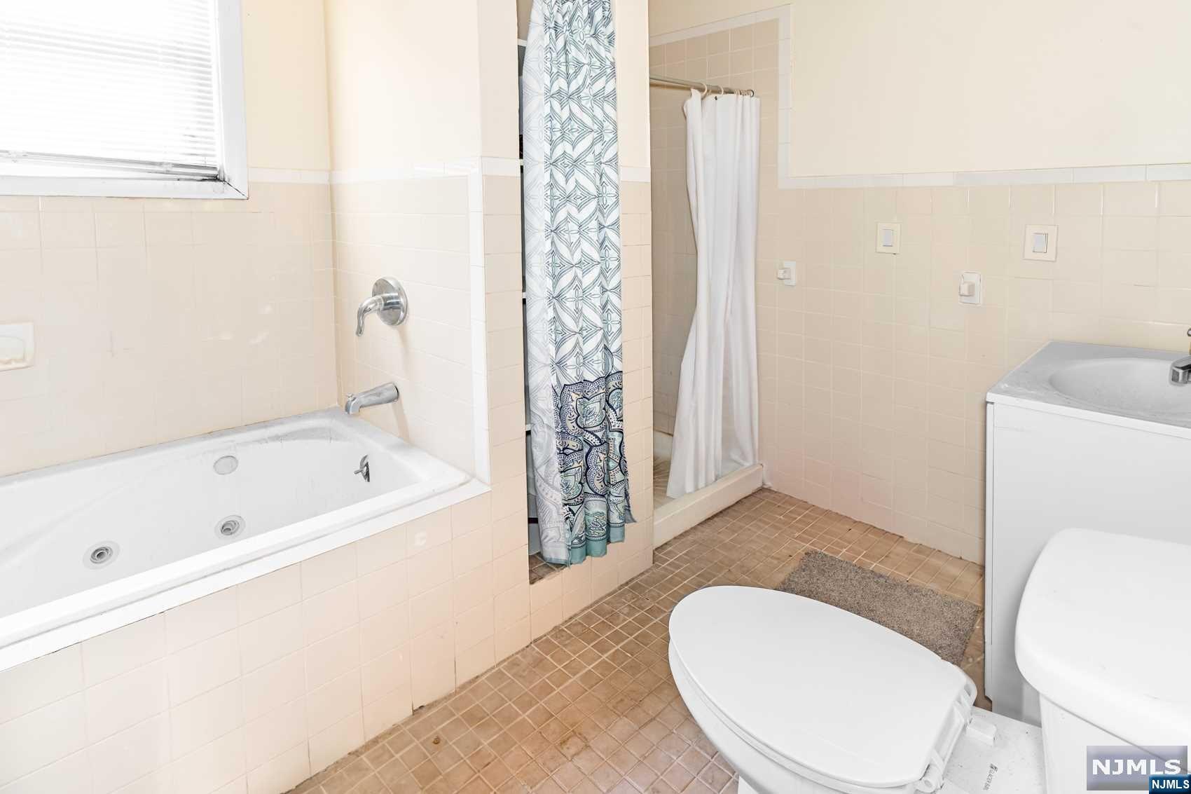 82 S 16th Street