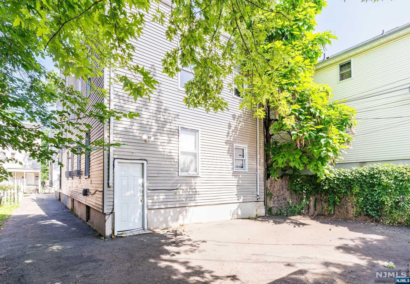 82 S 16th Street