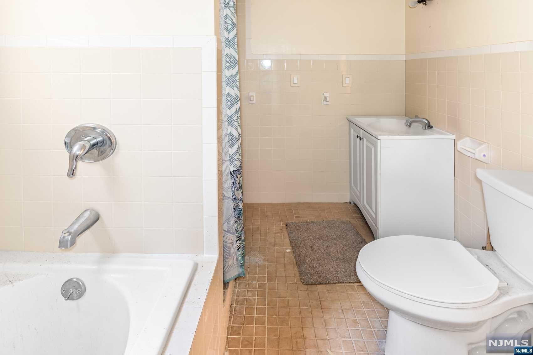 82 S 16th Street