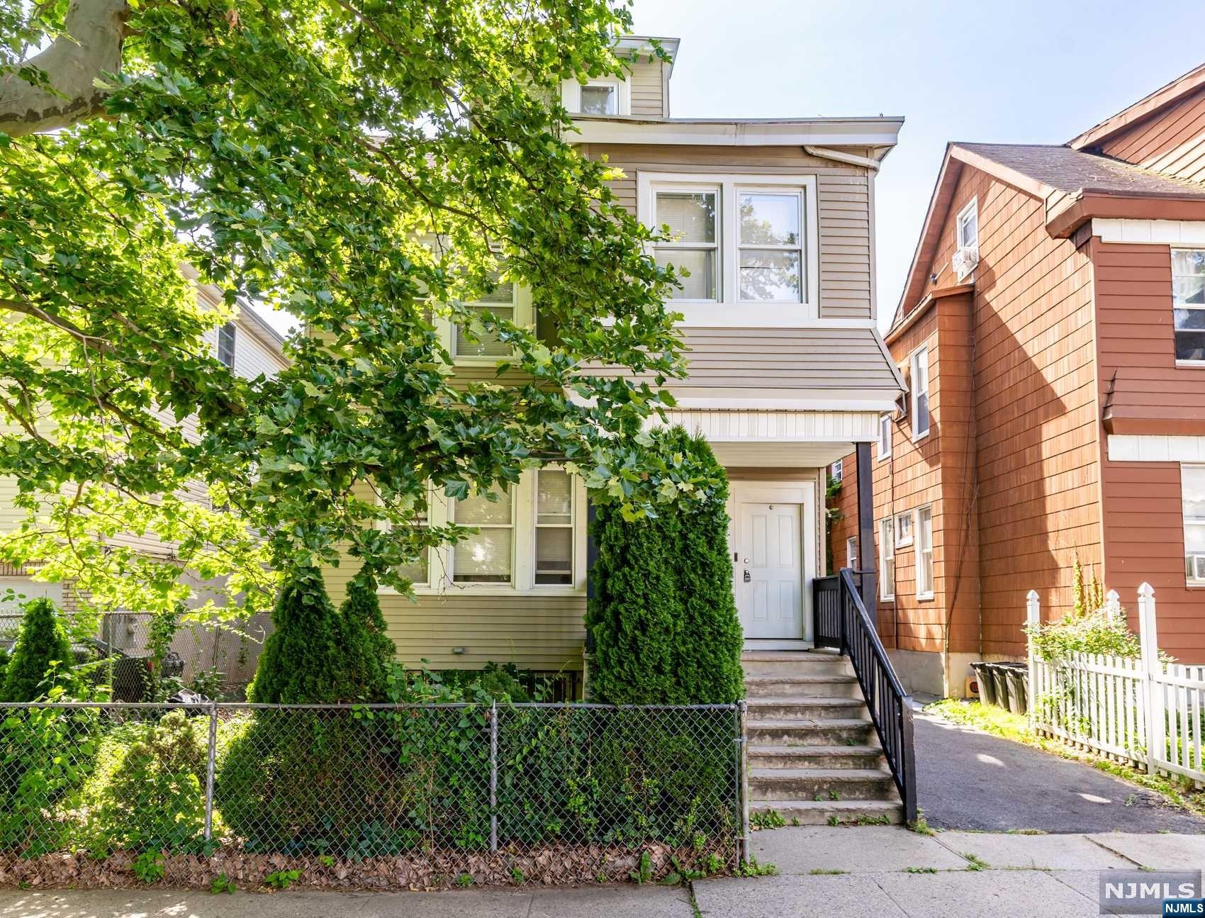 82 S 16th Street