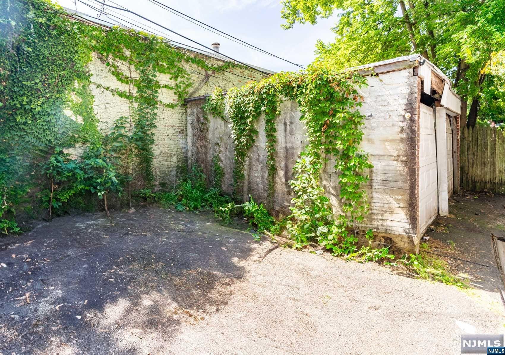 82 S 16th Street