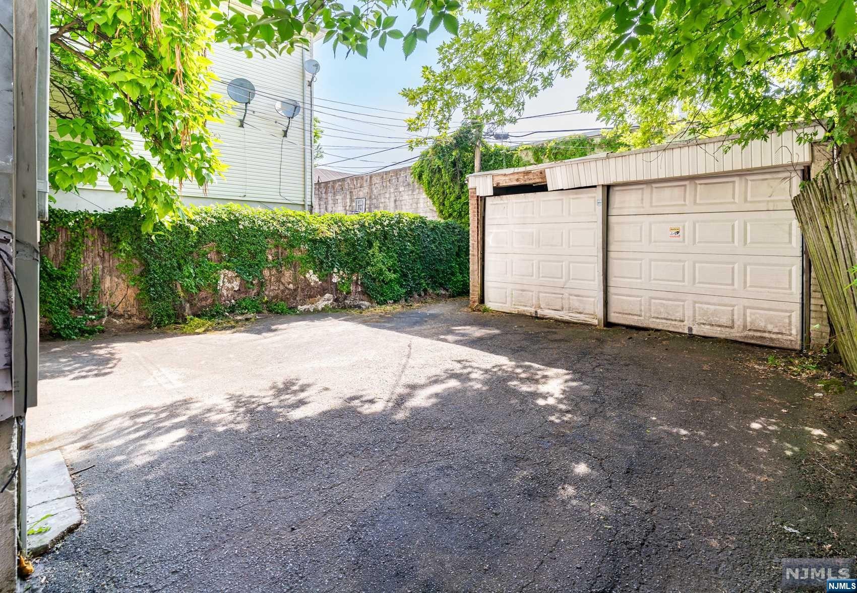 82 S 16th Street